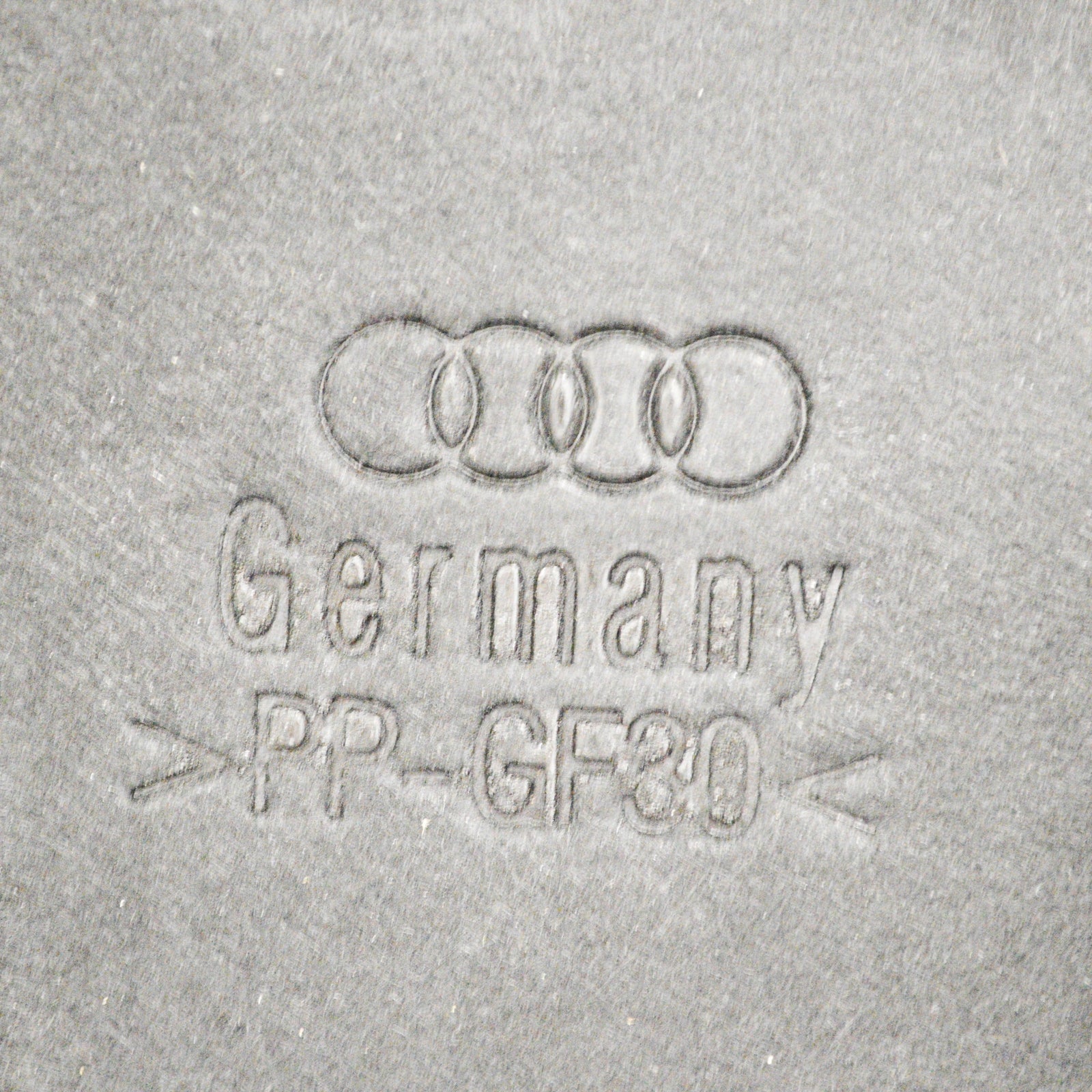 NEW AUDI A6 C7 FRONT RIGHT UNDERBODY LINING COVER 4G0825202A ORIGINAL