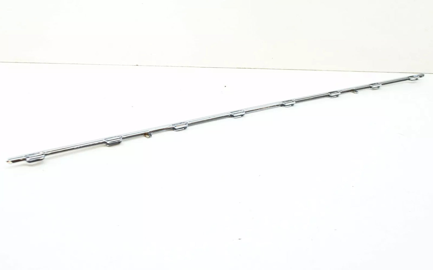 NEW VOLKSWAGEN E-GOLF MK7 REAR BUMPER CENTER MOLDING 5G68533332ZZ ORIGINAL