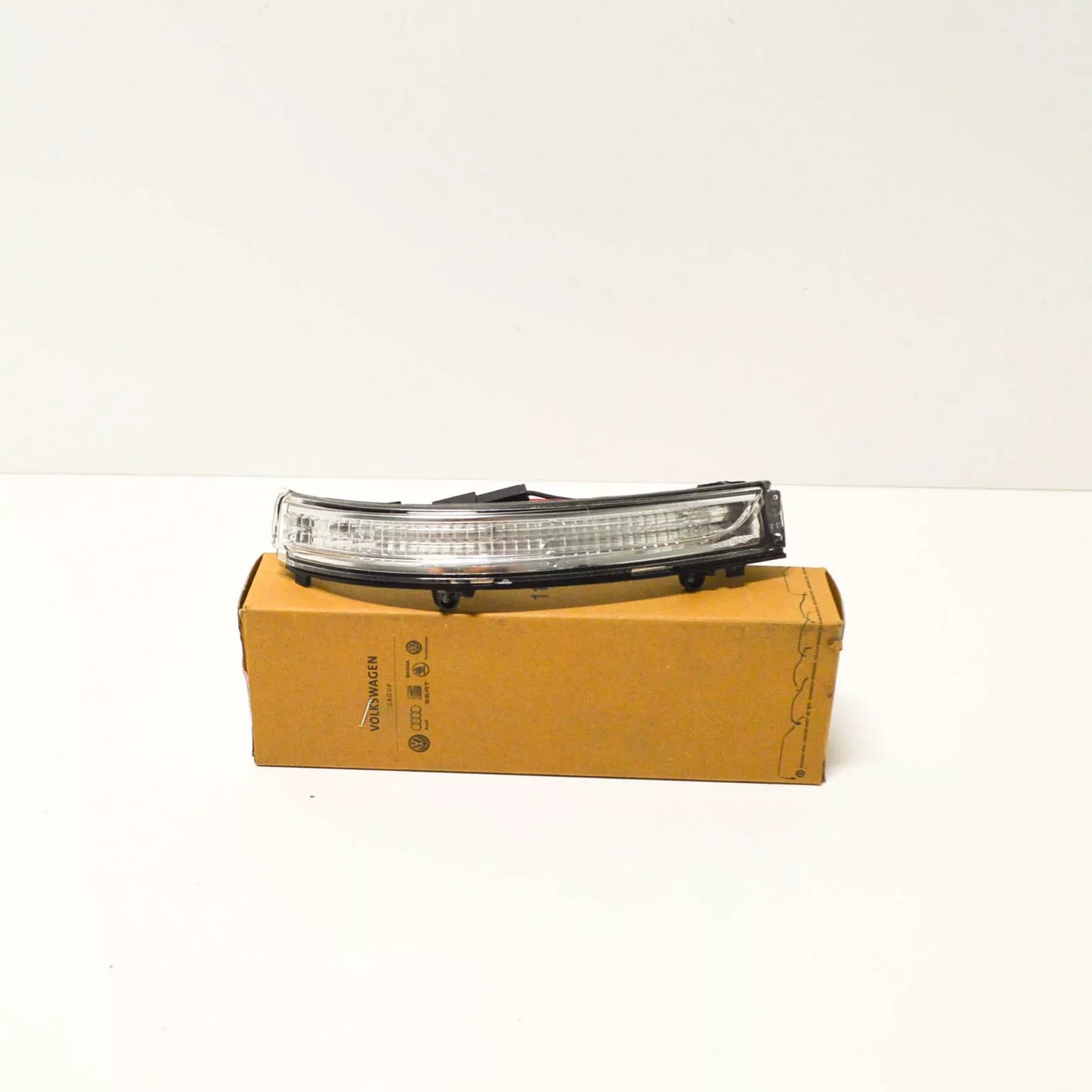 NEW VW JETTA MK6 FRONT LEFT DOOR MIRROR TURN SIGNAL INDICATOR 5C6949101