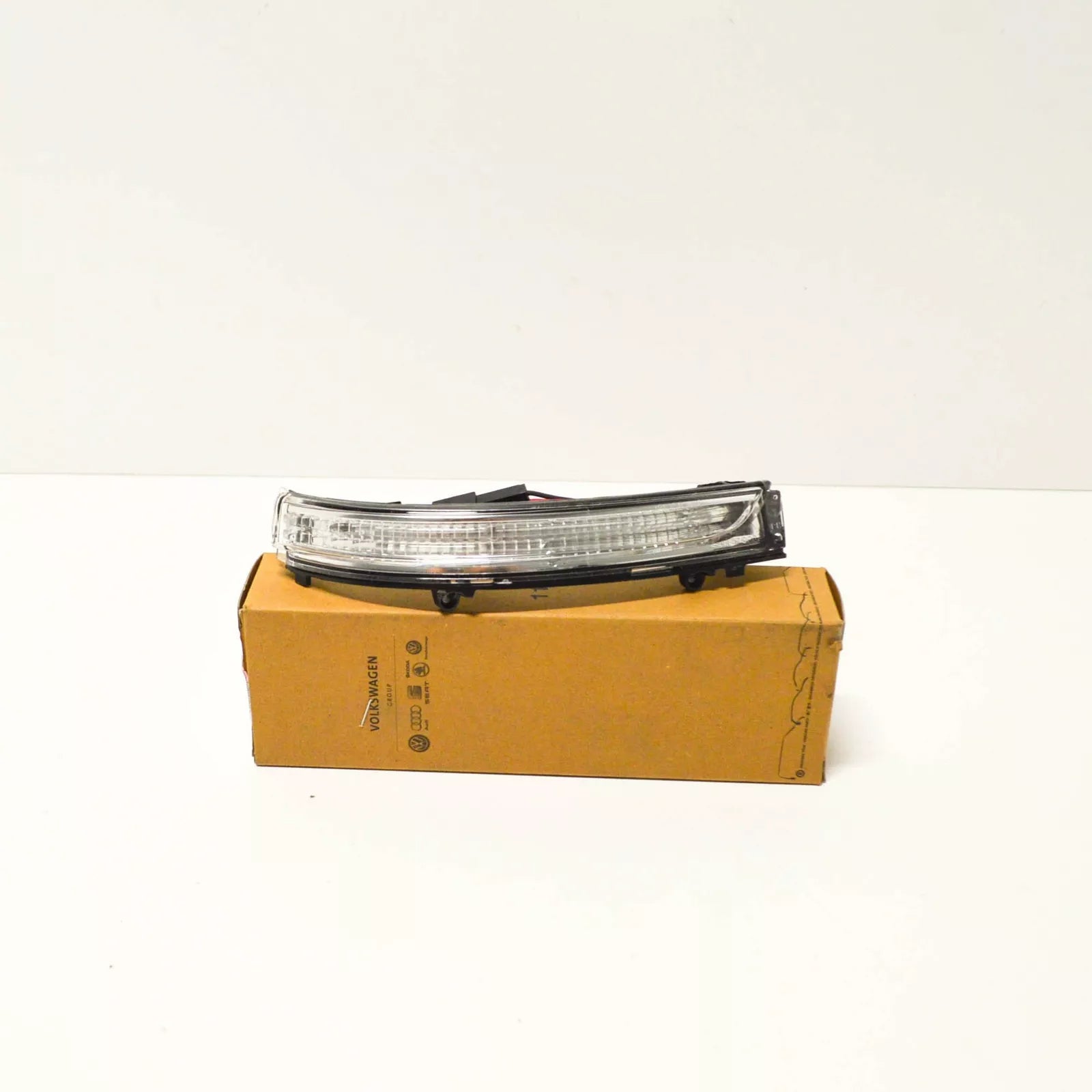 NEW VW JETTA MK6 FRONT LEFT DOOR MIRROR TURN SIGNAL INDICATOR 5C6949101