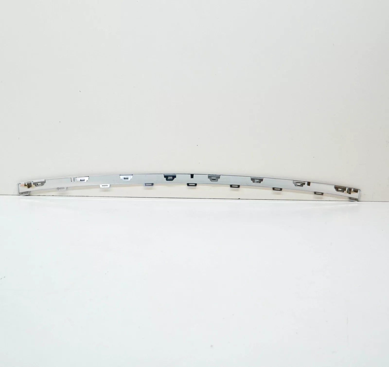 NEW VW GOLF MK7 5G FRONT BUMPER CENTER LOWER MOLDING TRIM 5G08537653Q7