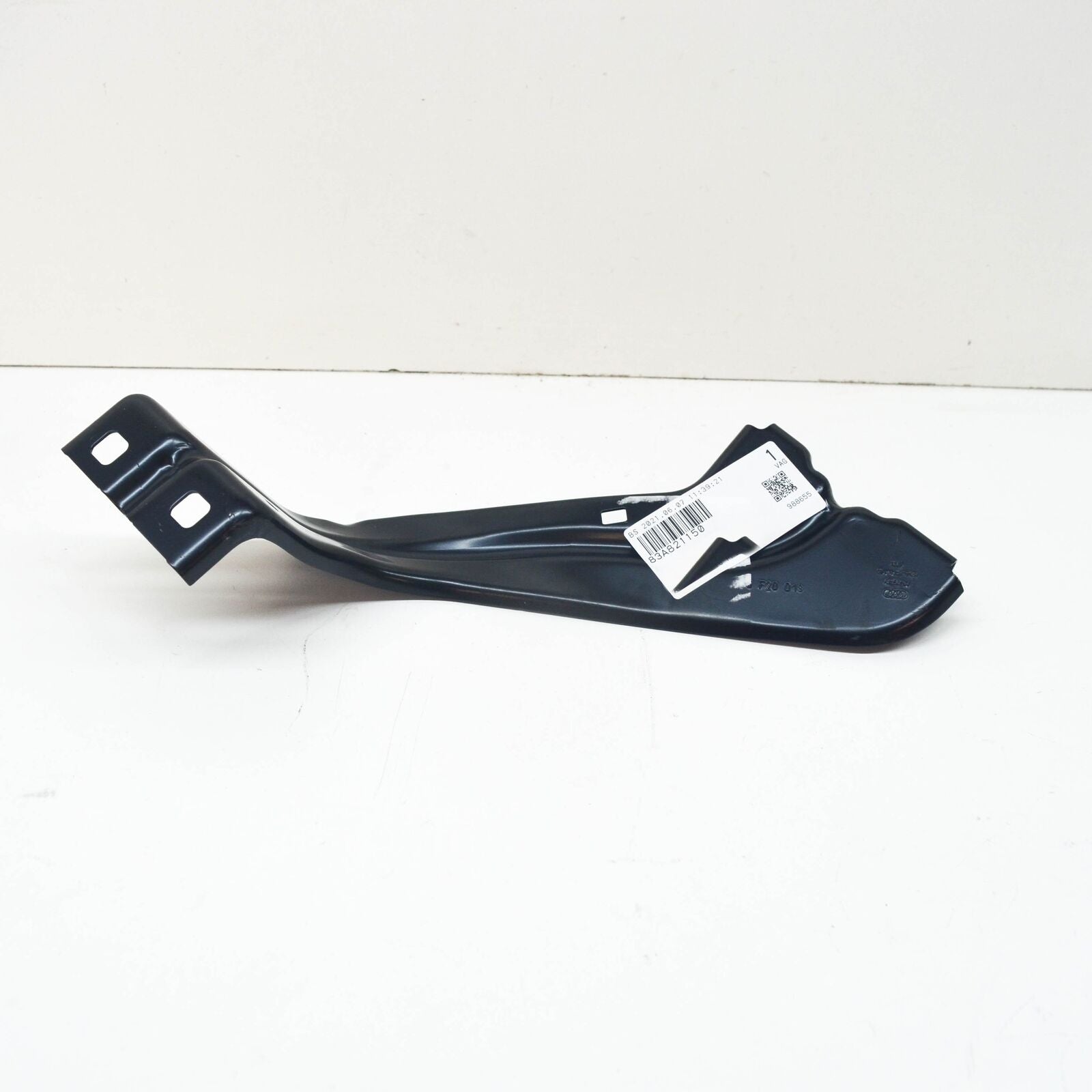 NEW AUDI Q3 F3 SPORTBACK FRONT RIGHT FENDER HOLDER 83A821150 ORIGINAL