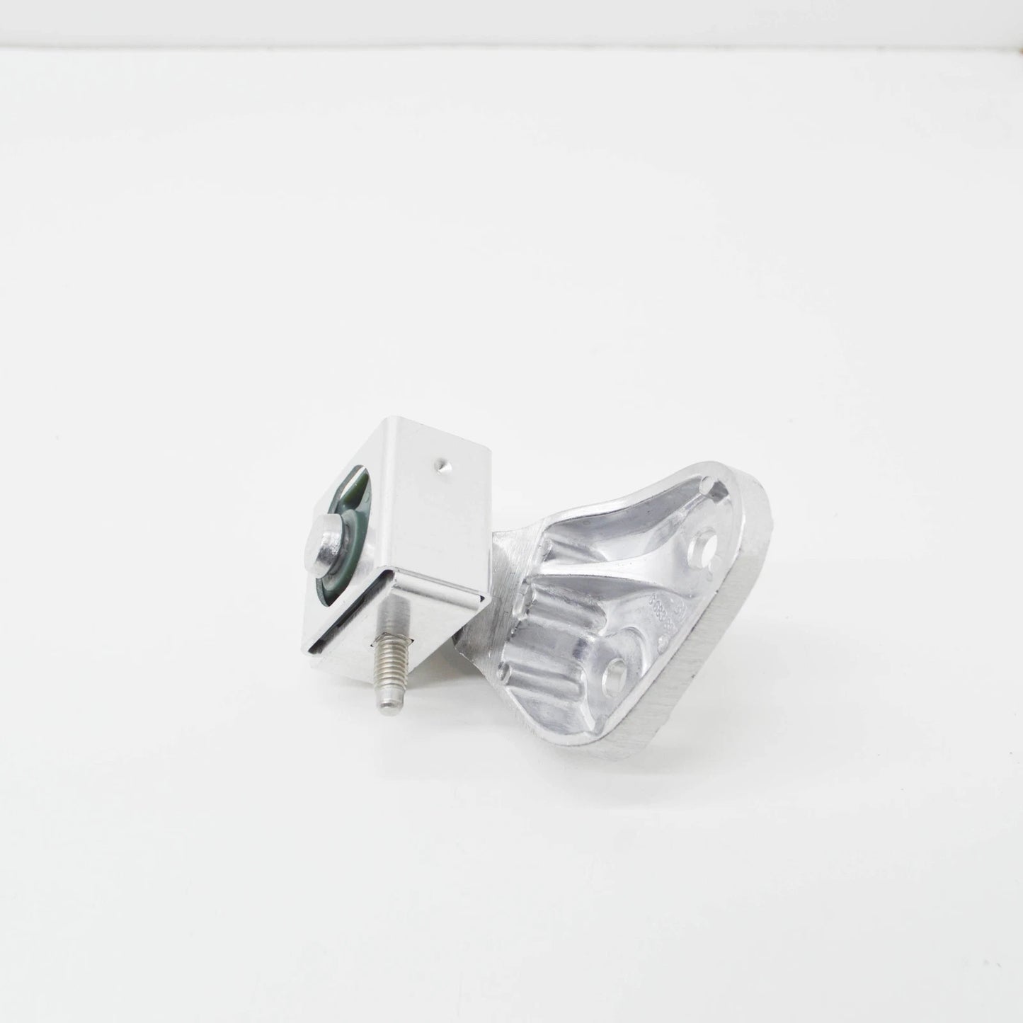 NEW BMW 5 G30 EXHAUST BRACKET 8683823 2017 ORIGINAL