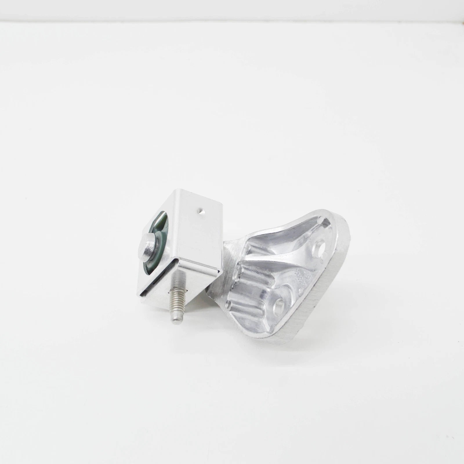 NEW BMW 5 G30 EXHAUST BRACKET 8683823 2017 ORIGINAL