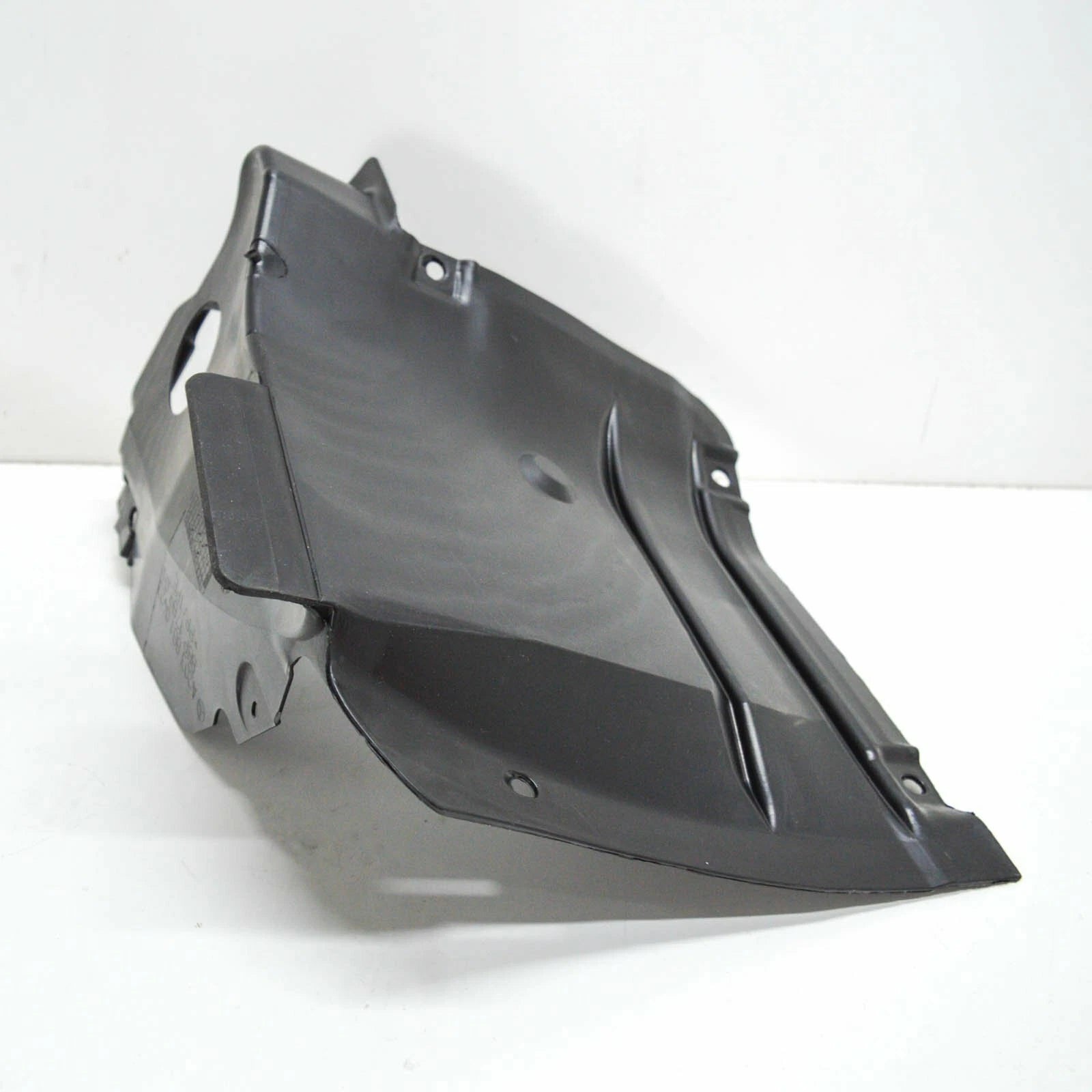 NEW MB C W203 FRONT RIGHT FENDER LINER BOTTOM PART A2038810423