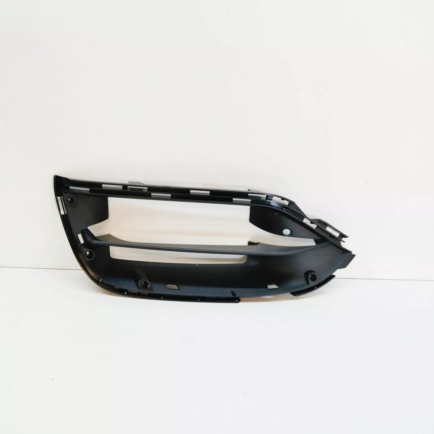 NEW MB C W205 FRONT BUMPER LEFT LOWER GRILLE COVER A2058858004