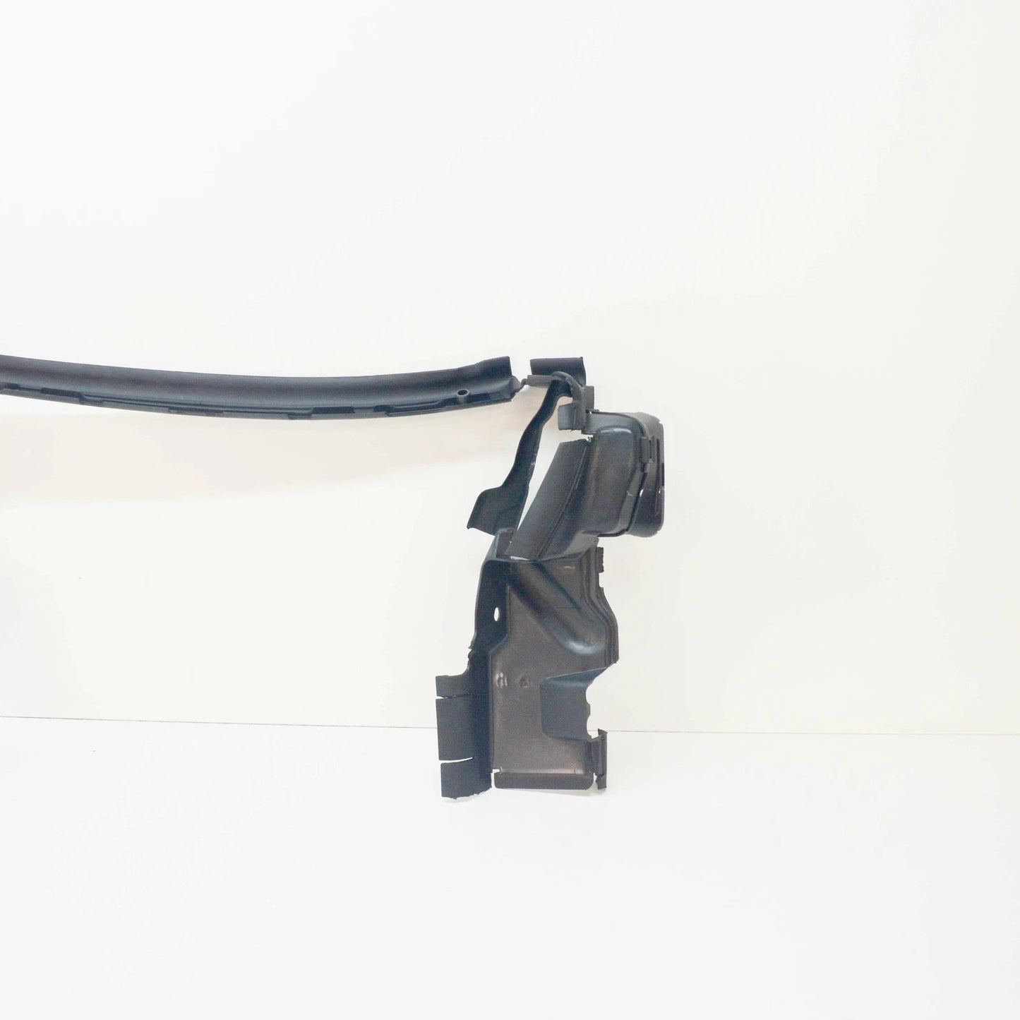 NEW MERCEDES-BENZ E-CLASS W211 AIR BAFFLE A2115001416