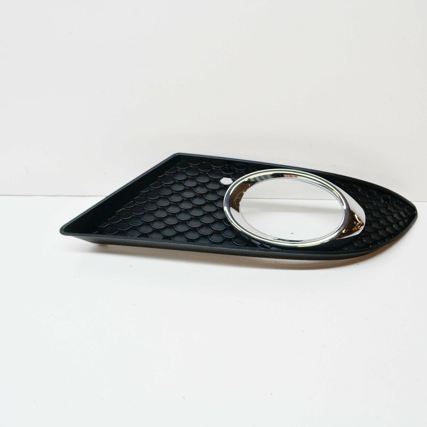 NEW MERCEDES-BENZ SL R230 FRONT RIGHT FOG LIGHT GRILL A2308851553 ORIGINAL