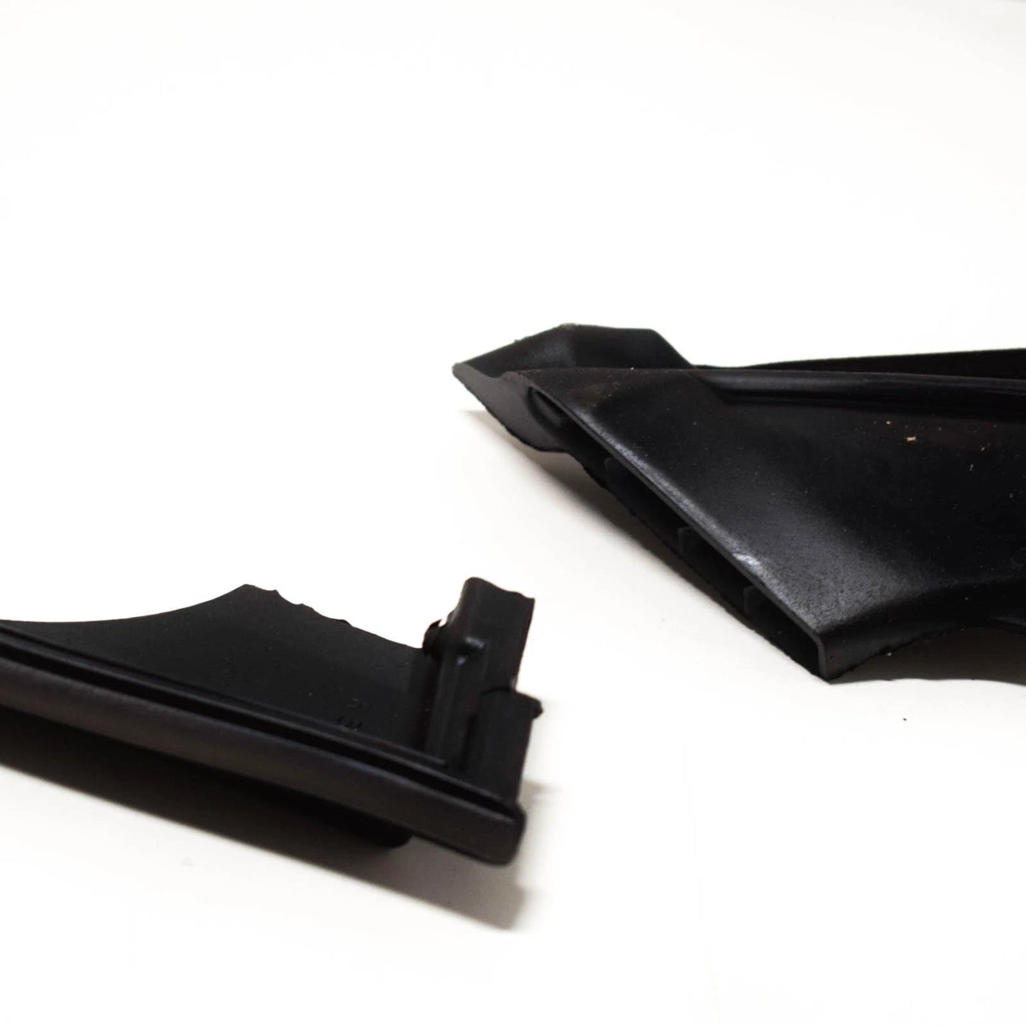 NEW BMW 5 E39 FRONT RIGHT DOOR SEAL 51210402746 0402746 ORIGINAL