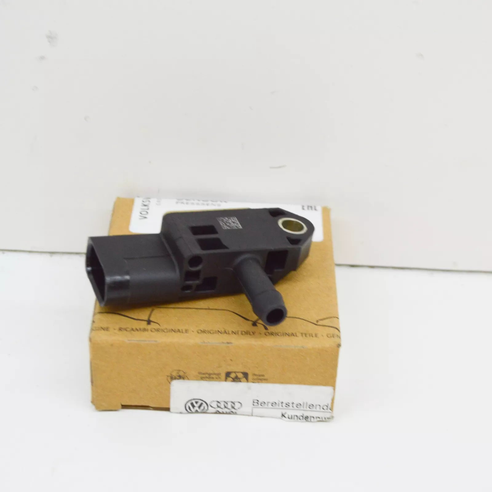 NEW AUDI A6 C7 INTAKE MANIFOLD PRESSURE SENSOR 04L906051K