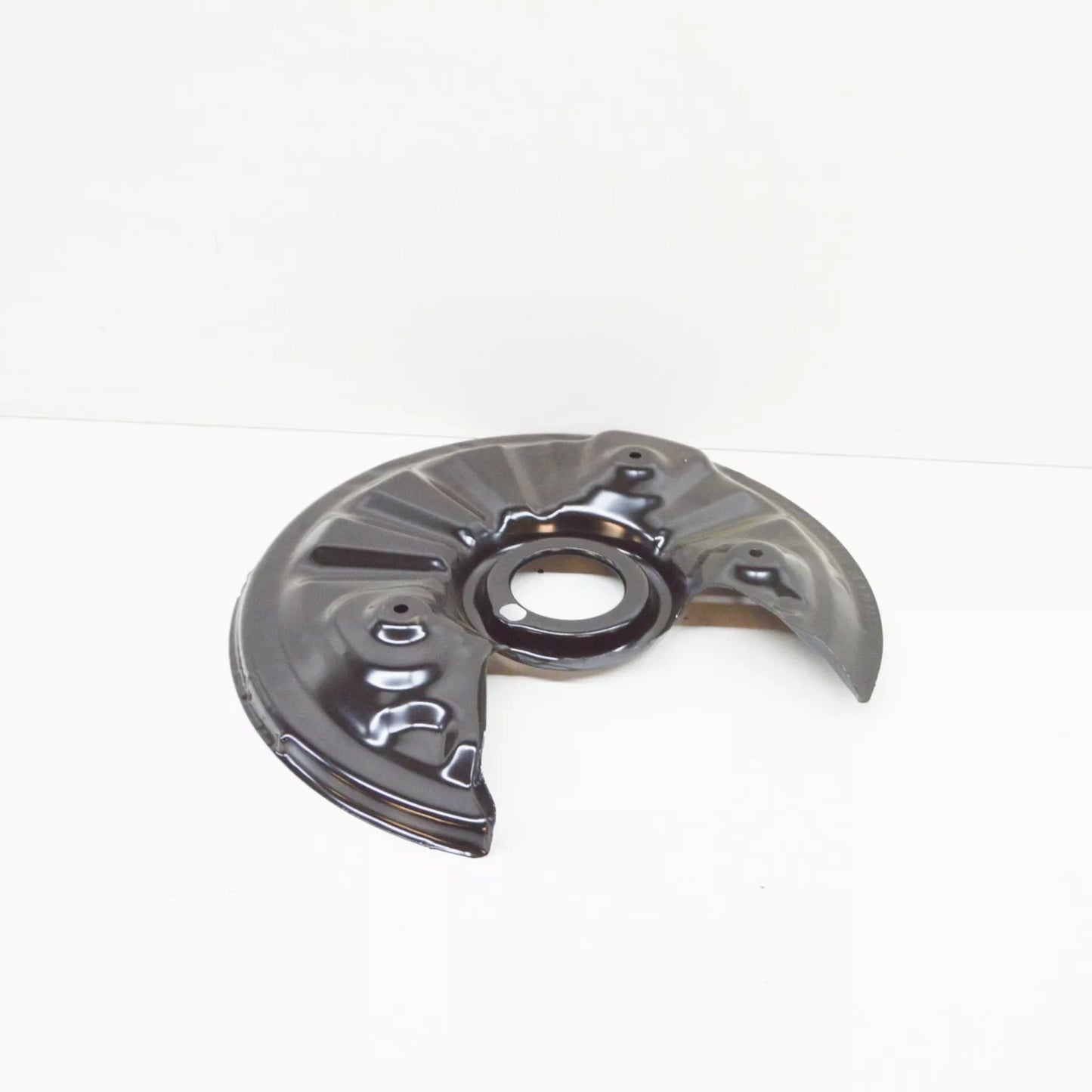 NEW VW PASSAT B8 REAR LEFT BRAKE DISC PROTECTION COVER PLATE 3Q0615611B ORIGINAL