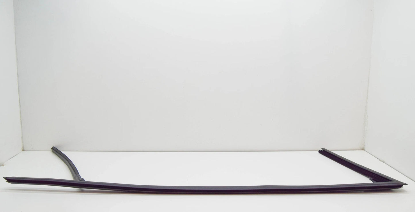 NEW AUDI A3 8P FRONT RIGHT WINDOW GLASS SEAL 8P4837440B ORIGINAL