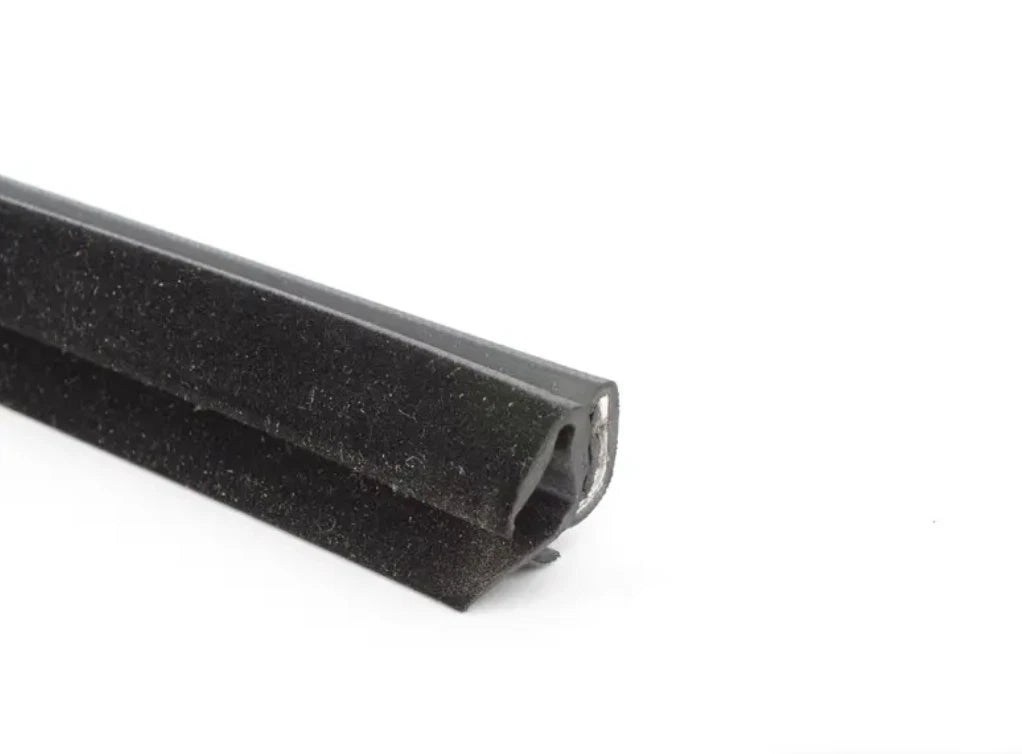 NEW BMW 3 E46 FRONT LEFT DOOR CHANNEL SEALING 7008573 51337008573 ORIGINAL