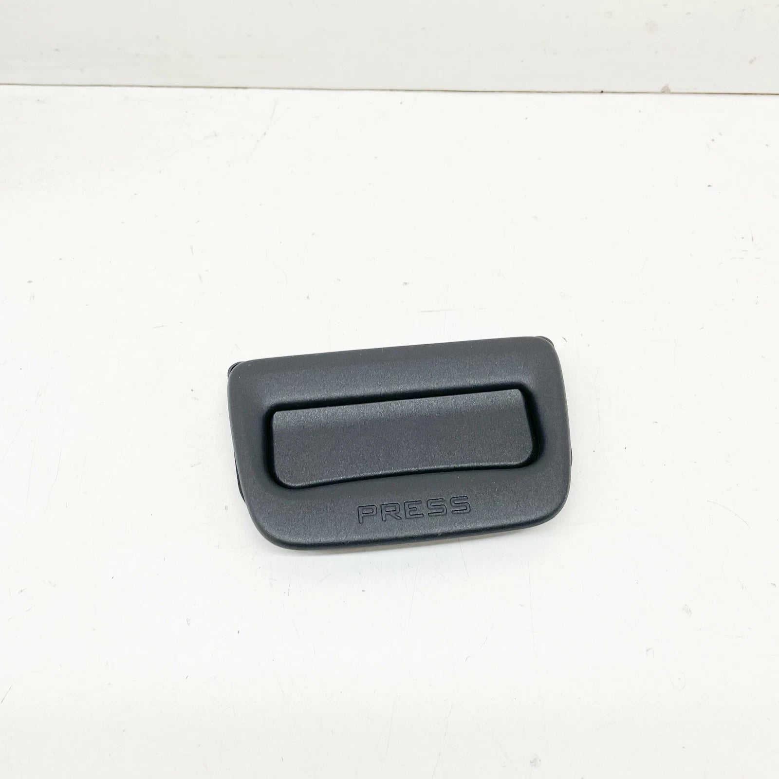 NEW VW GOLF MK7 VARIANT REAR CARGO COVER GRIP MOLDING 5G9898799 ORIGINAL