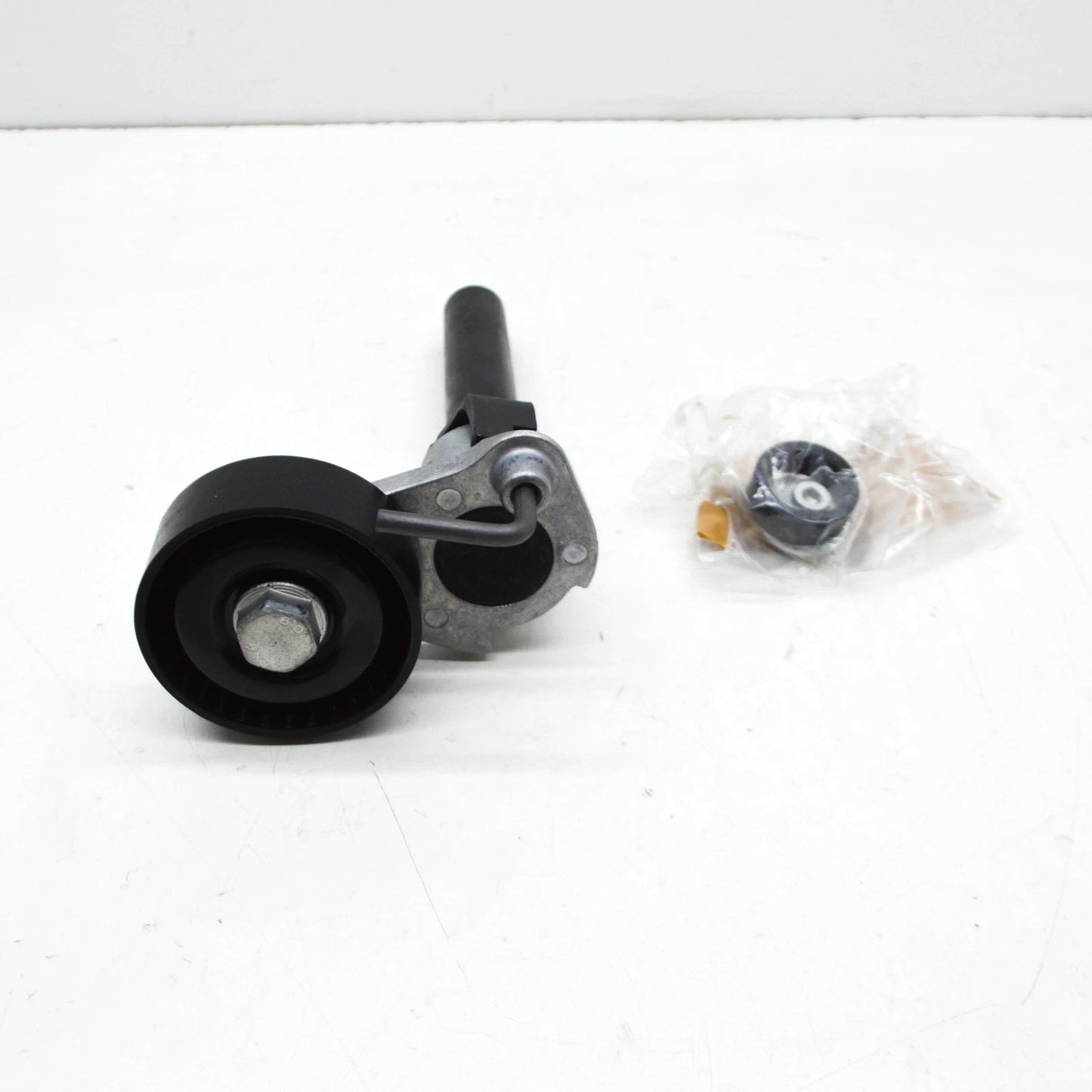 NEW VOLKSWAGEN CC 358 BELT TENSIONER 06J903133D 2.0 PETROL
