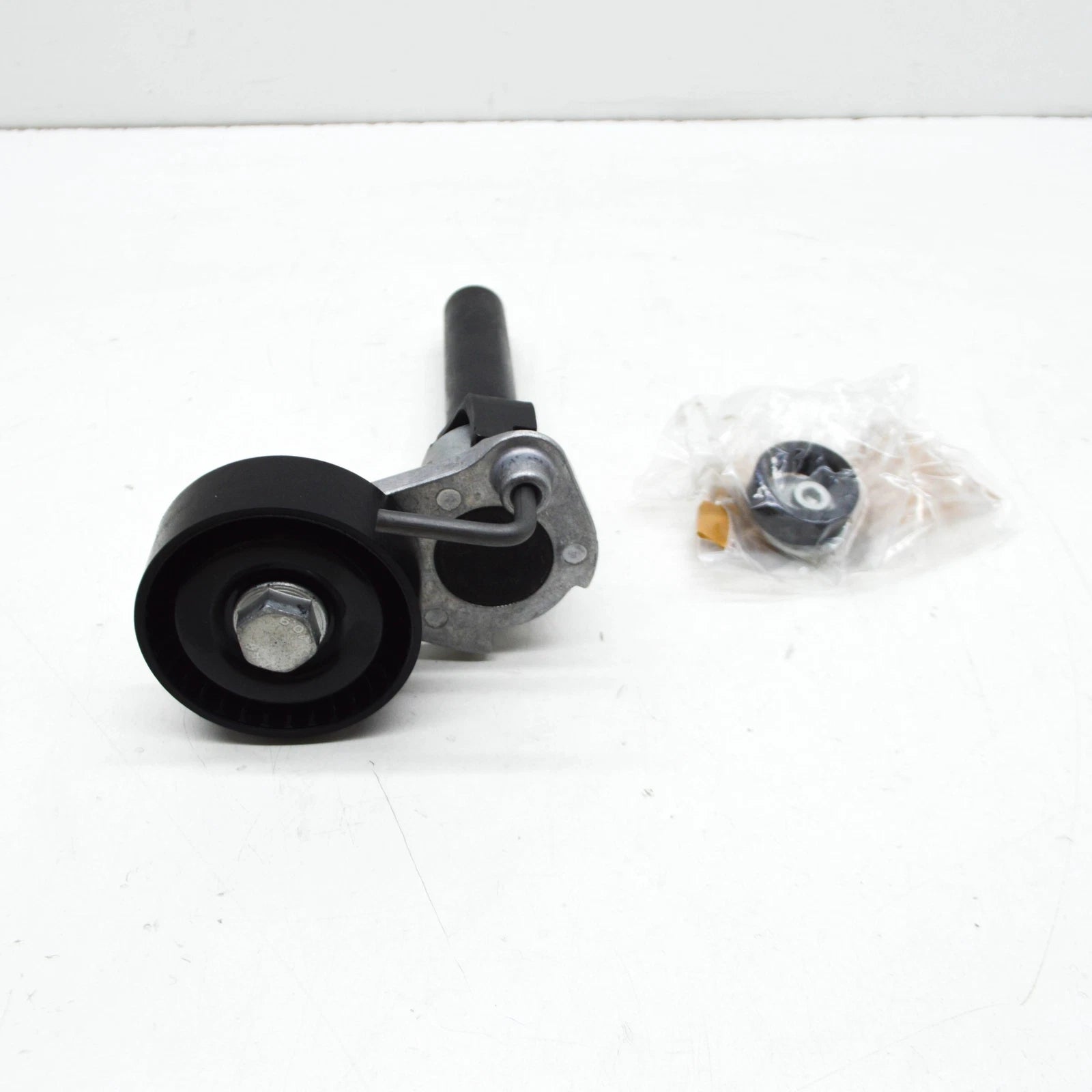 NEW VOLKSWAGEN CC 358 BELT TENSIONER 06J903133D 2.0 PETROL