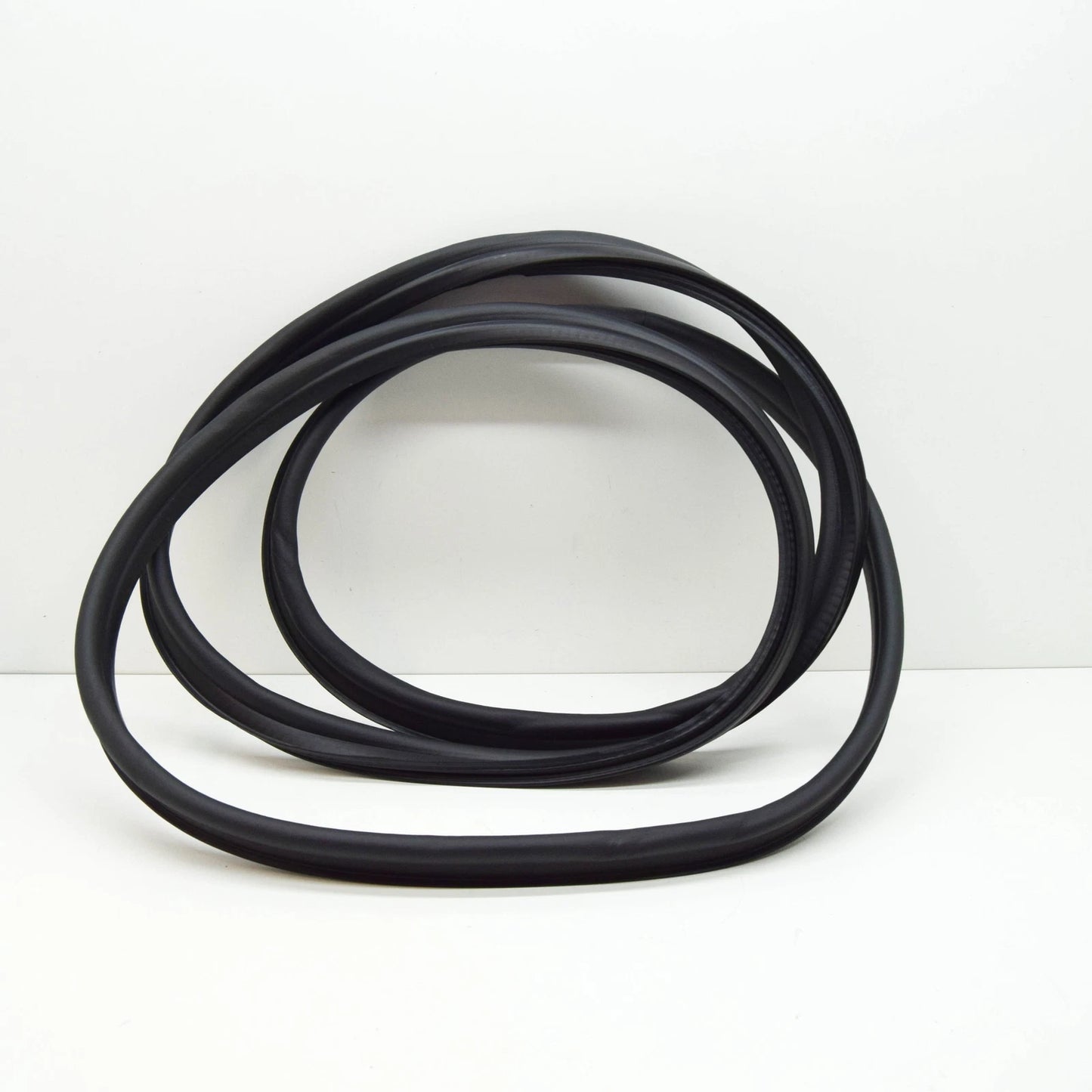 NEW MERCEDES-BENZ E W210 REAR TRUNK LID SEAL A2107500198 ORIGINAL