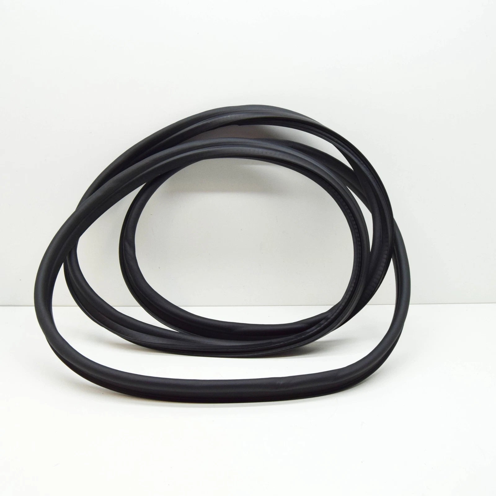 NEW MERCEDES-BENZ E W210 REAR TRUNK LID SEAL A2107500198 ORIGINAL