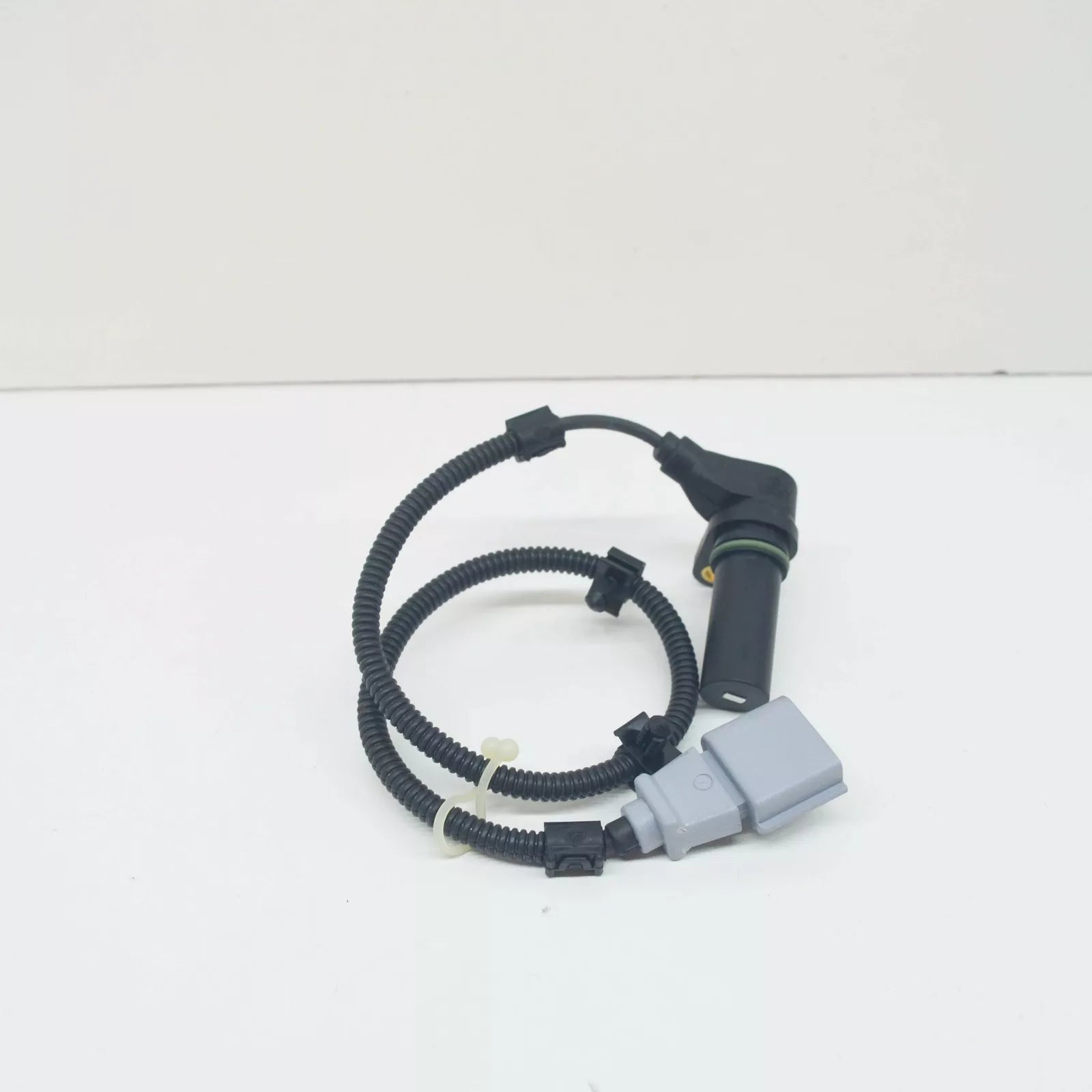 NEW VW TOUAREG 7L ENGINE SPEED SENSOR 070957147