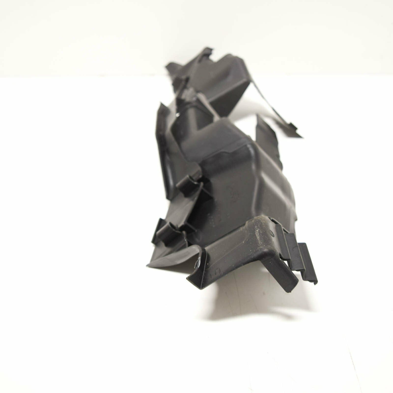 NEW AUDI A3 8V1 RADIATOR RIGHT SUPPORT AIR BAFFLE 8V0121284L ORIGINAL