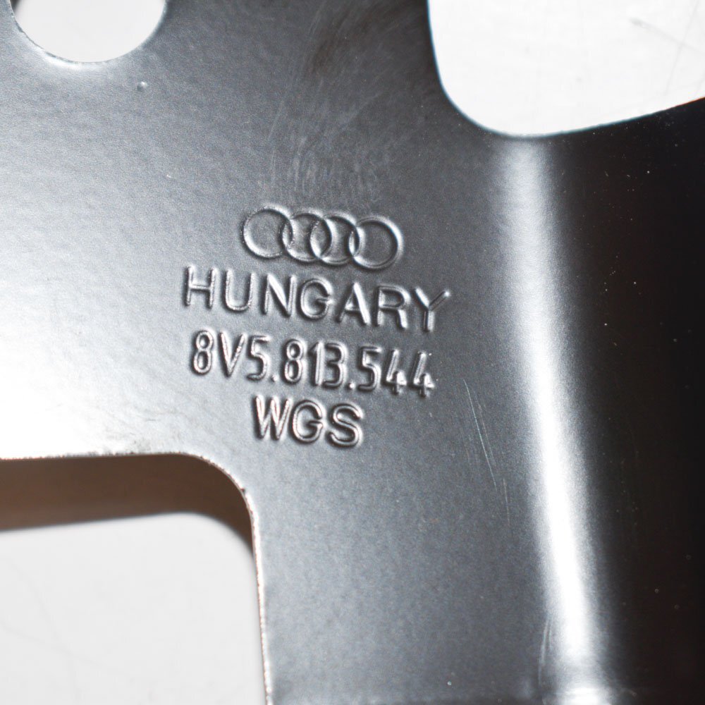 NEW AUDI A3 8V CONNECTING PLATE 8V5813544 ORIGINAL