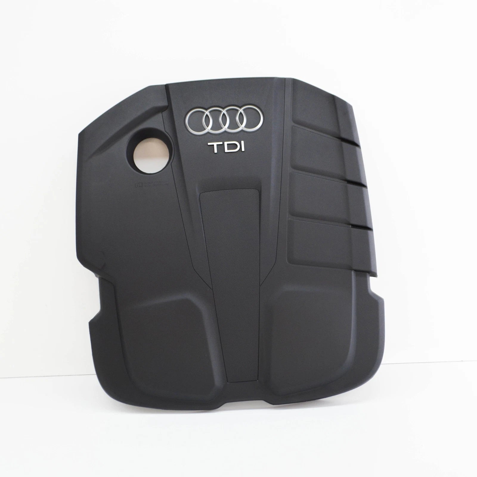 NEW AUDI A4 B9 ENGINE COVER 04L103925P ORIGINAL