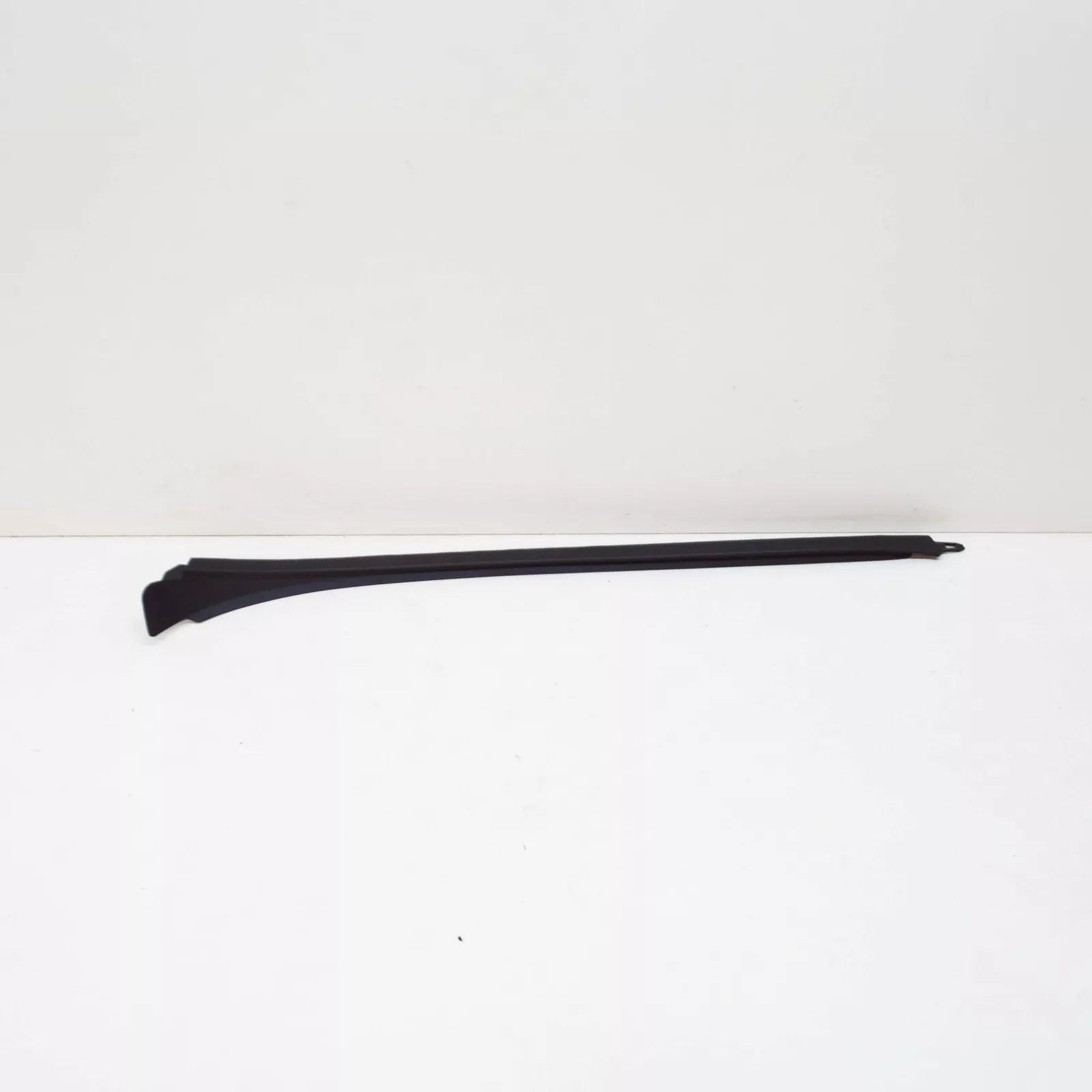 NEW MB A W177 FRONT WINDSHIELD RIGHT SIDE WATER DEFLECTOR A177690340164