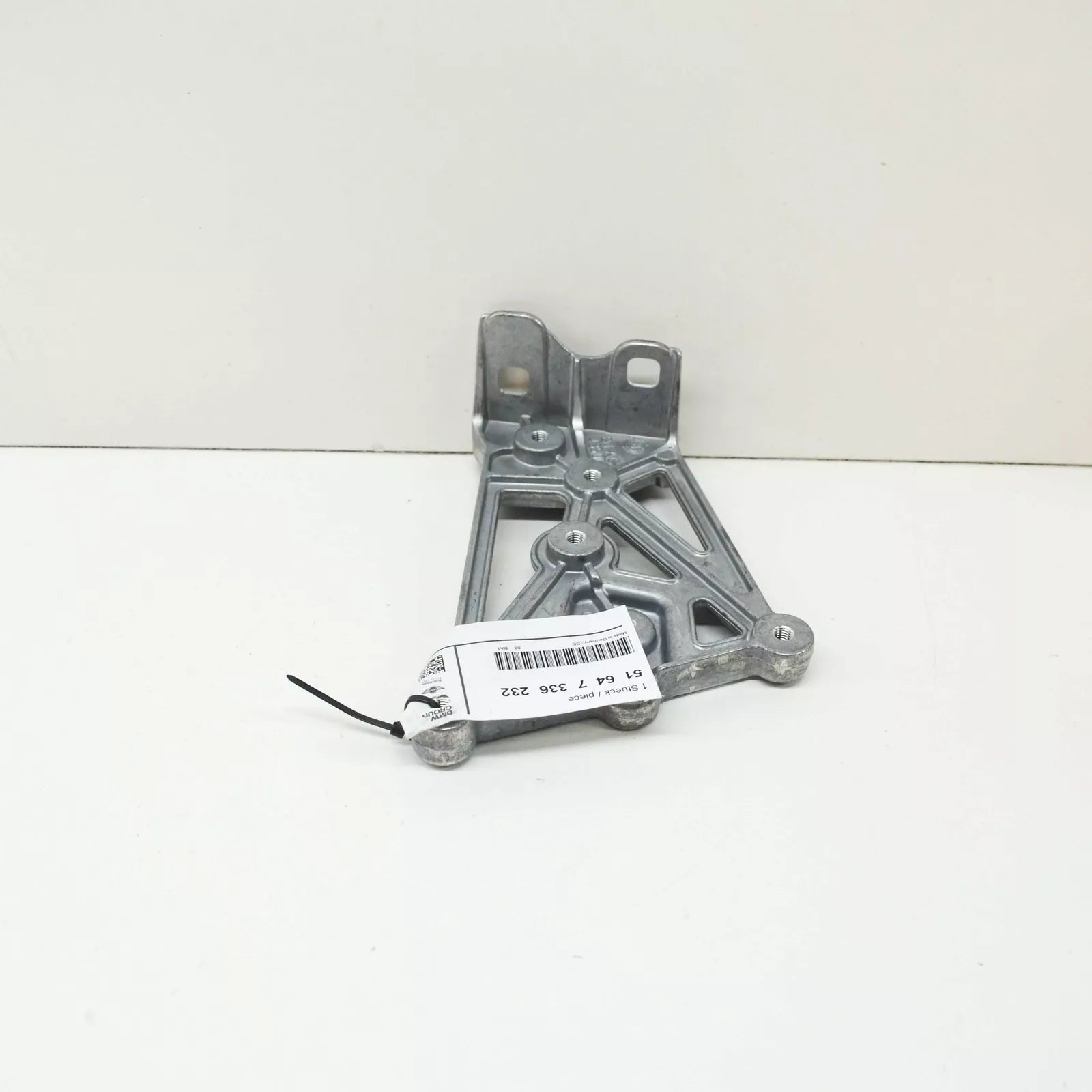 NEW BMW I8 I12 FRONT BRACE RIGHT BRACKET 51647336232 ORIGINAL