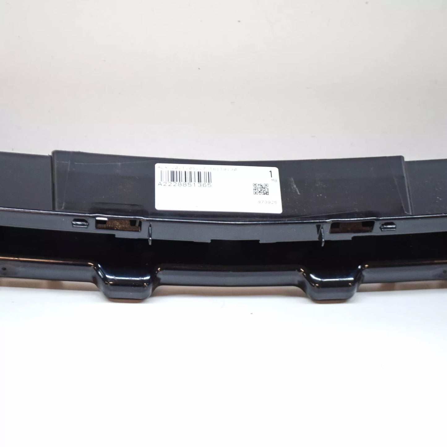 NEW MERCEDES-BENZ S W222 FRONT BUMPER CENTER MOUNTING A2228851365