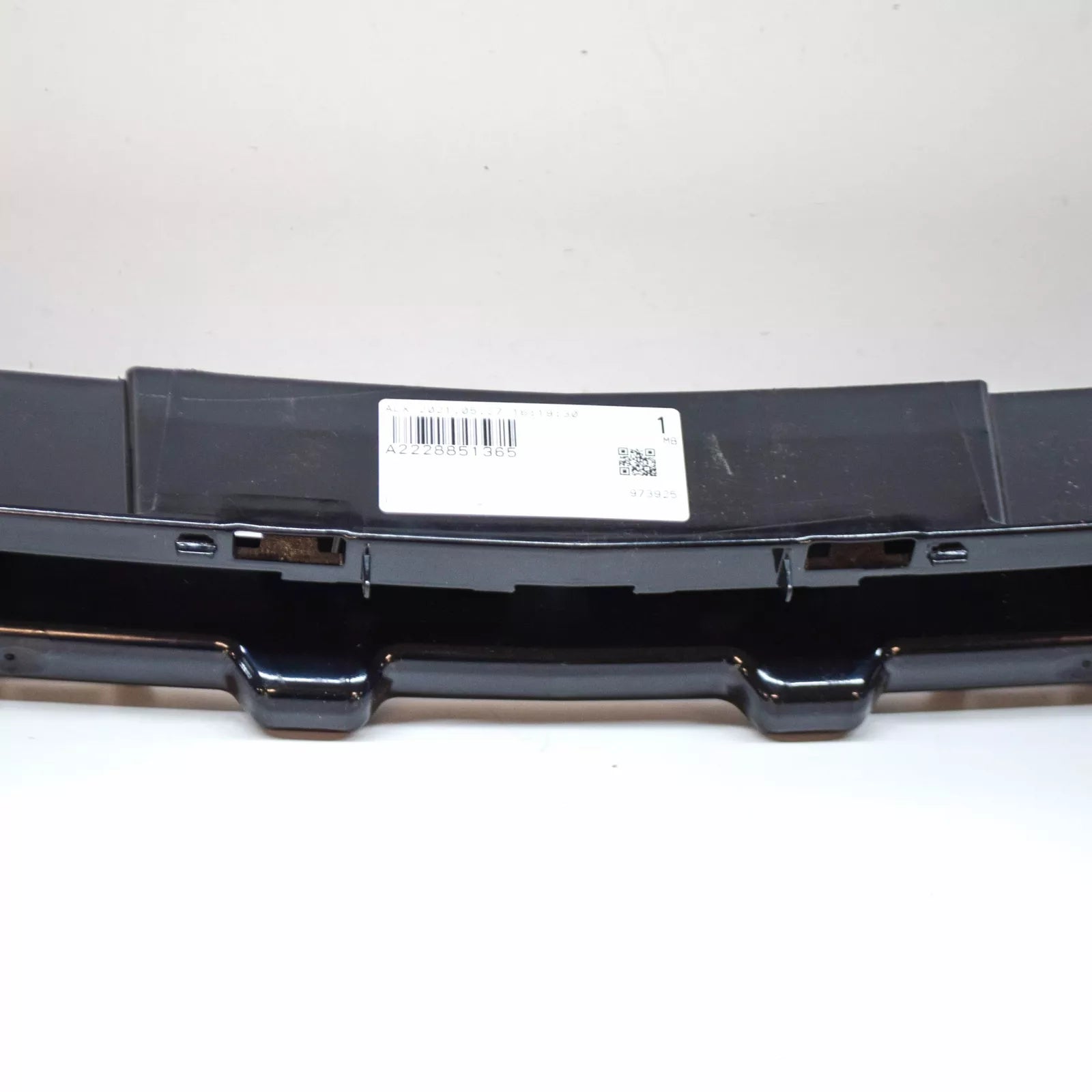 NEW MERCEDES-BENZ S W222 FRONT BUMPER CENTER MOUNTING A2228851365