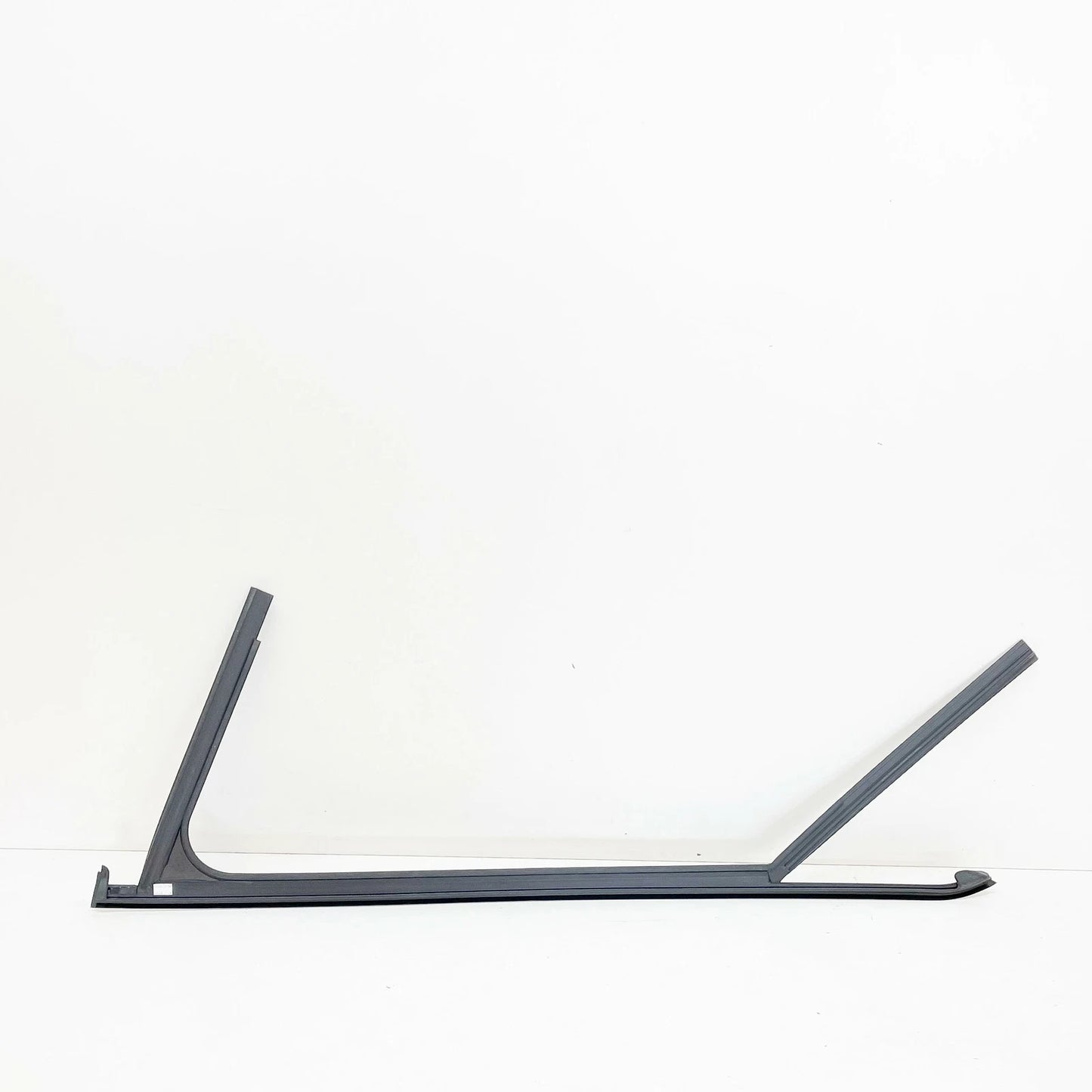 NEW MERCEDES-BENZ A W176 FRONT RIGHT DOOR WINDOW GUIDE RAIL A1767251200 ORIGINAL