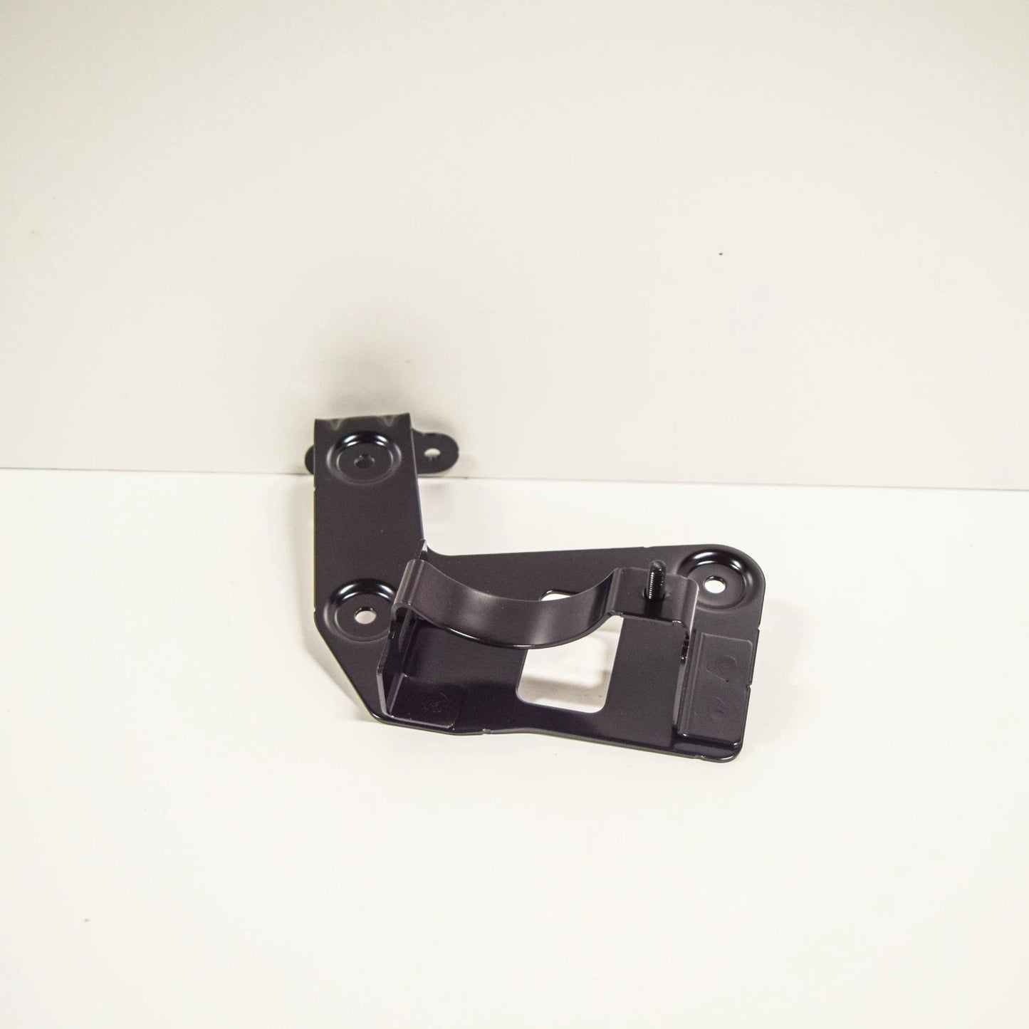 NEW AUDI A4 B9 ADDITIONAL COOLANT PUMP BRACKET 8W0145896C ORIGINAL