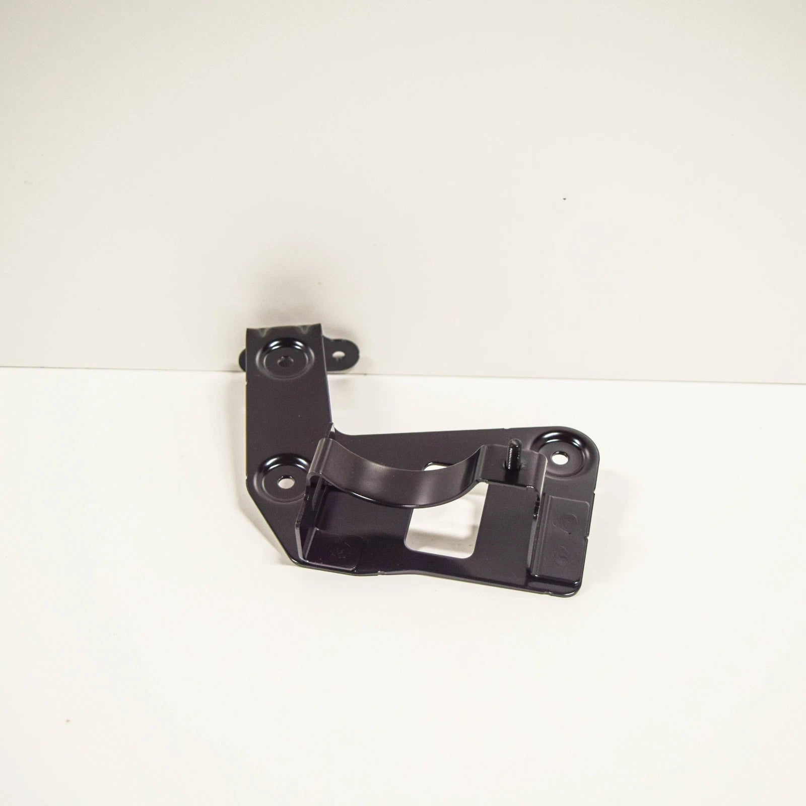 NEW AUDI A4 B9 ADDITIONAL COOLANT PUMP BRACKET 8W0145896C ORIGINAL