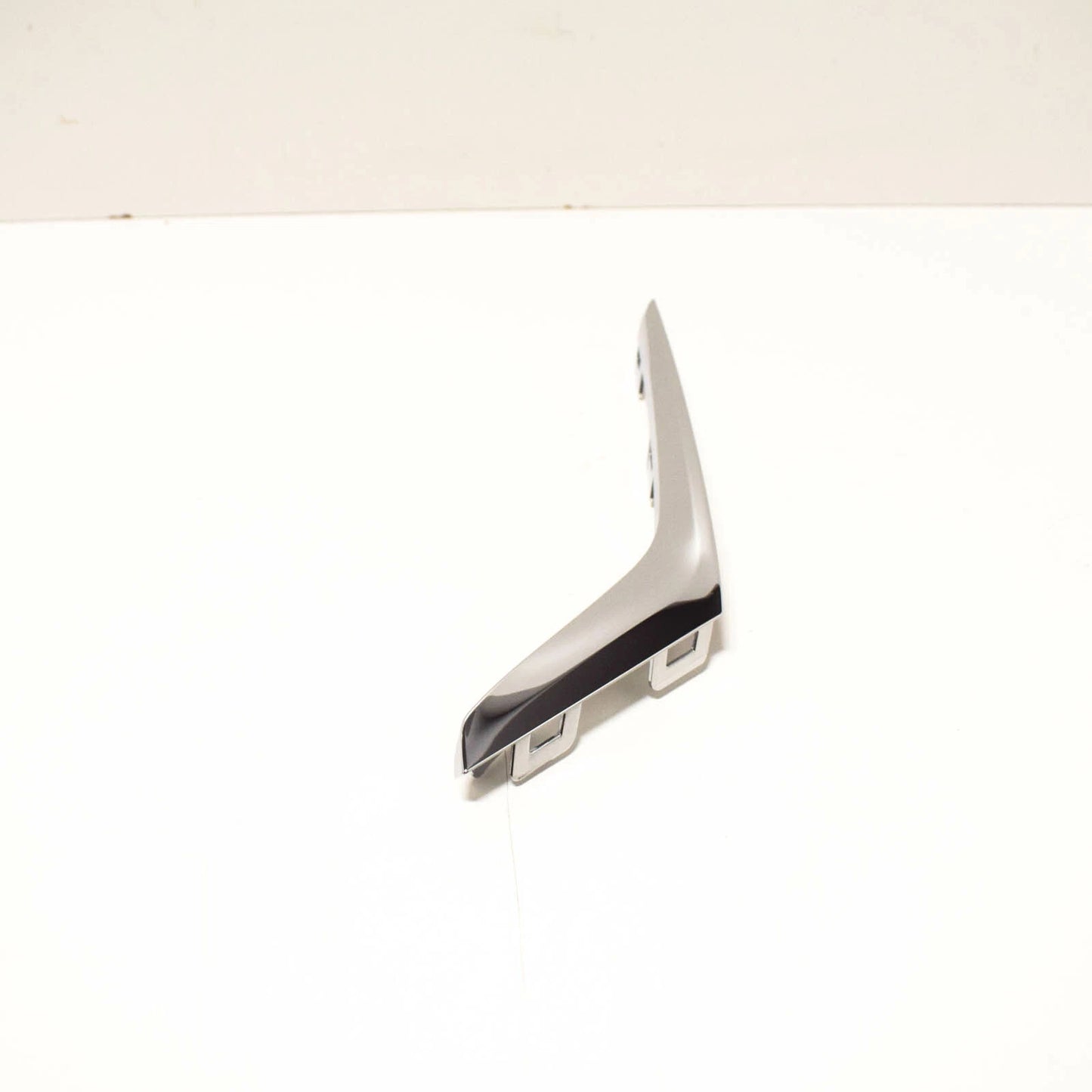 NEW BMW 3 G20 FRONT BUMPER LOWER LEFT MOULDING TRIM 51117471523 ORIGINAL