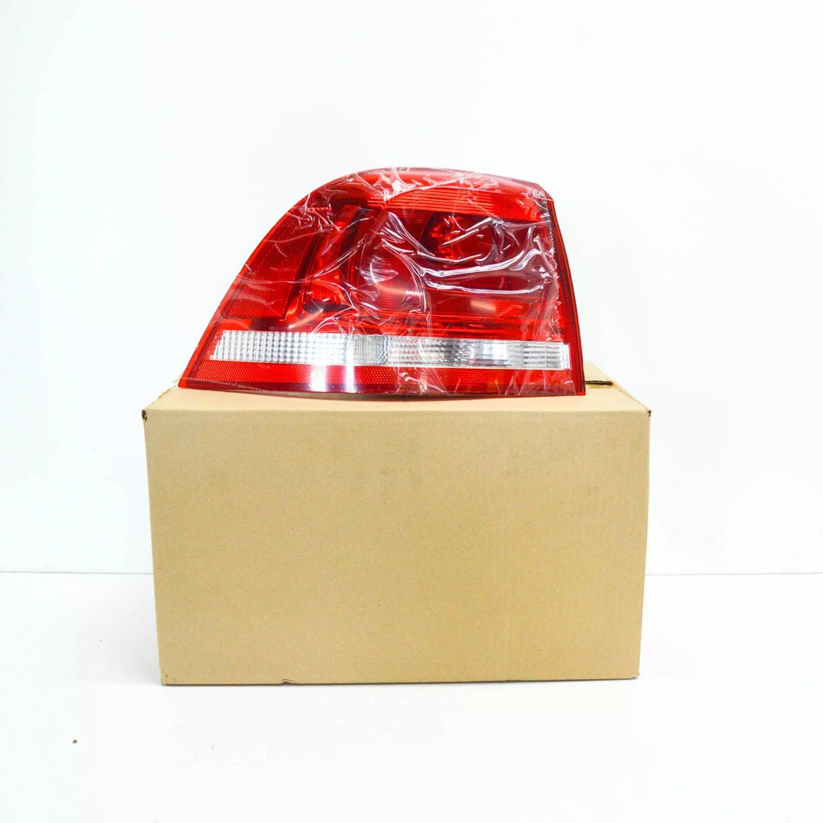 NEW VOLKSWAGEN TOUAREG 7P REAR LEFT TAIL LIGHT 7P6945095G ORIGINAL