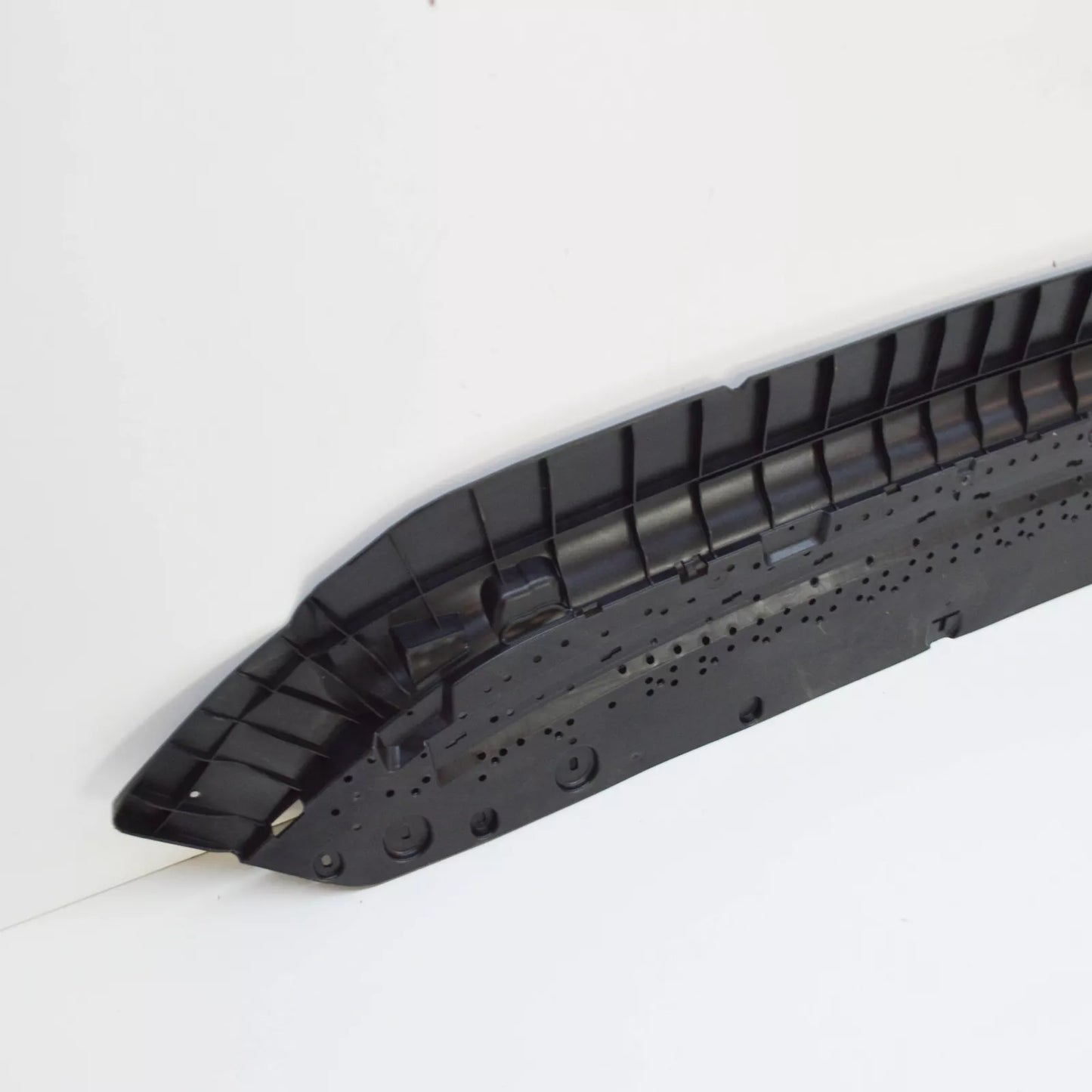 NEW AUDI A5 F5 FRONT BUMPER LOWER CENTRE CLOSING ELEMENT 8W6807611D ORIGINAL