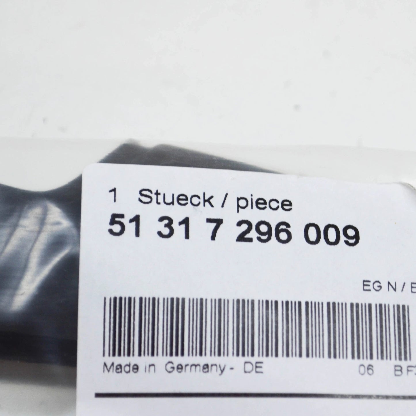 NEW BMW 4 F33,F83 WINDSHIELD LEFT VERTICAL TRIM 51317296009 7296009 ORIGINAL