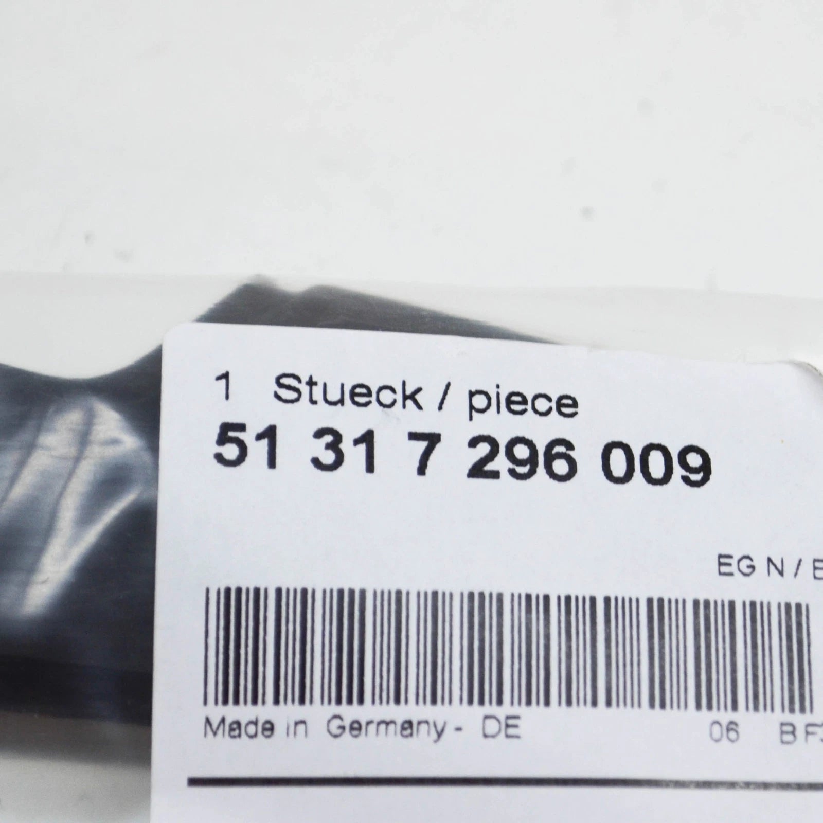 NEW BMW 4 F33,F83 WINDSHIELD LEFT VERTICAL TRIM 51317296009 7296009 ORIGINAL