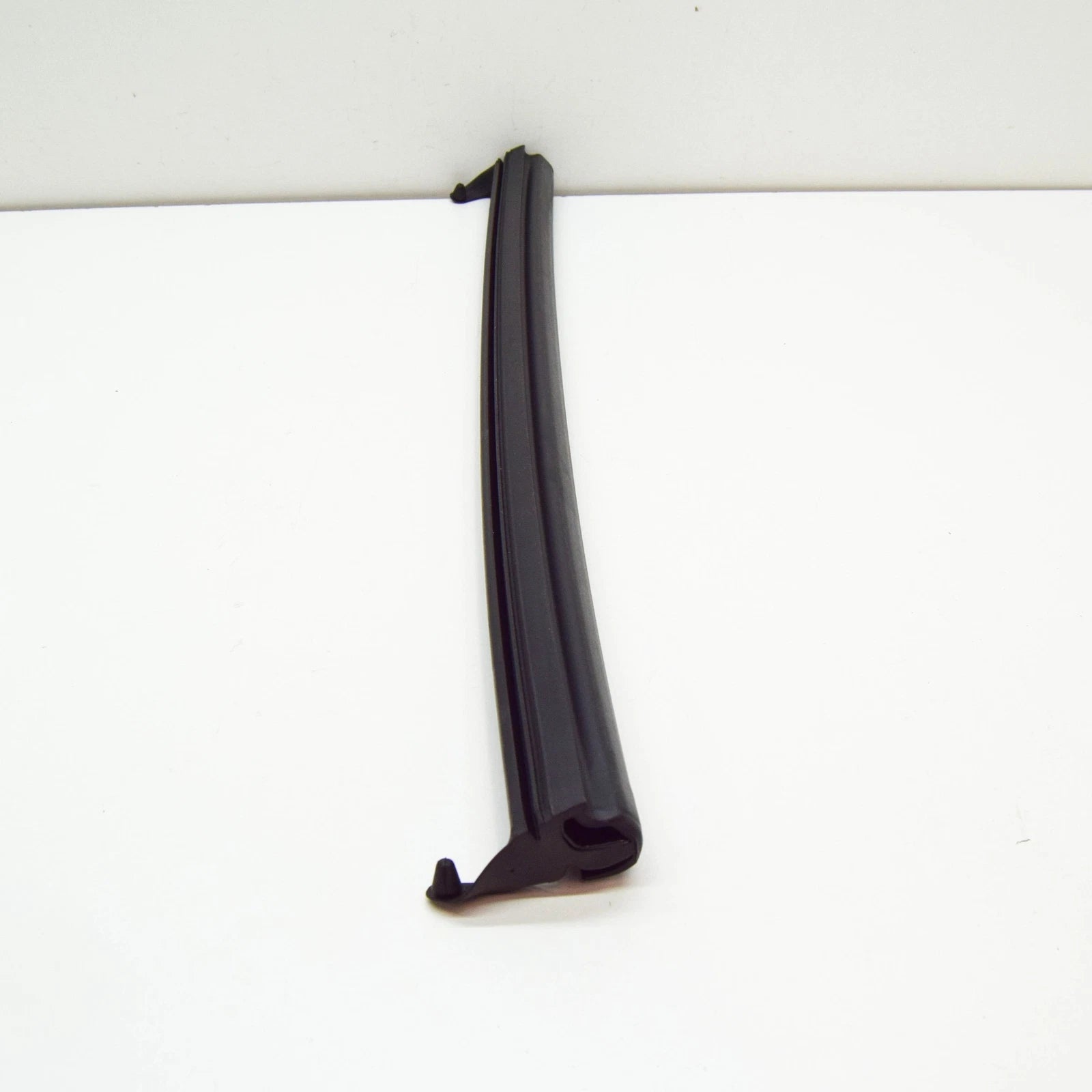 NEW MERCEDES-BENZ SLK R171 ROOF RIGHT SIDE SEAL A1717900298 ORIGINAL