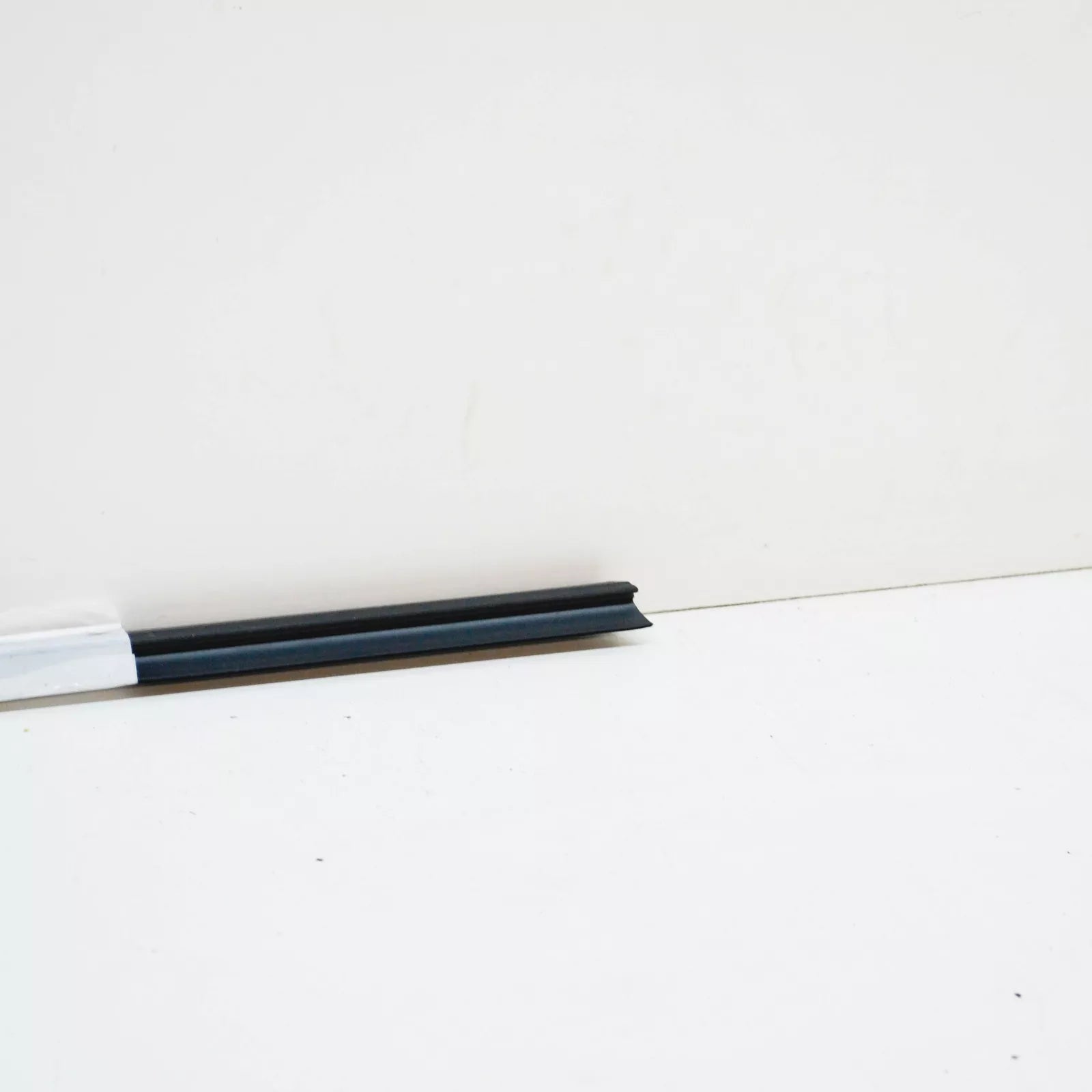 NEW MERCEDES E W124 INNER FRONT WINDOW WEATHERSTRIP SEAL A1247250265 ORIGINAL