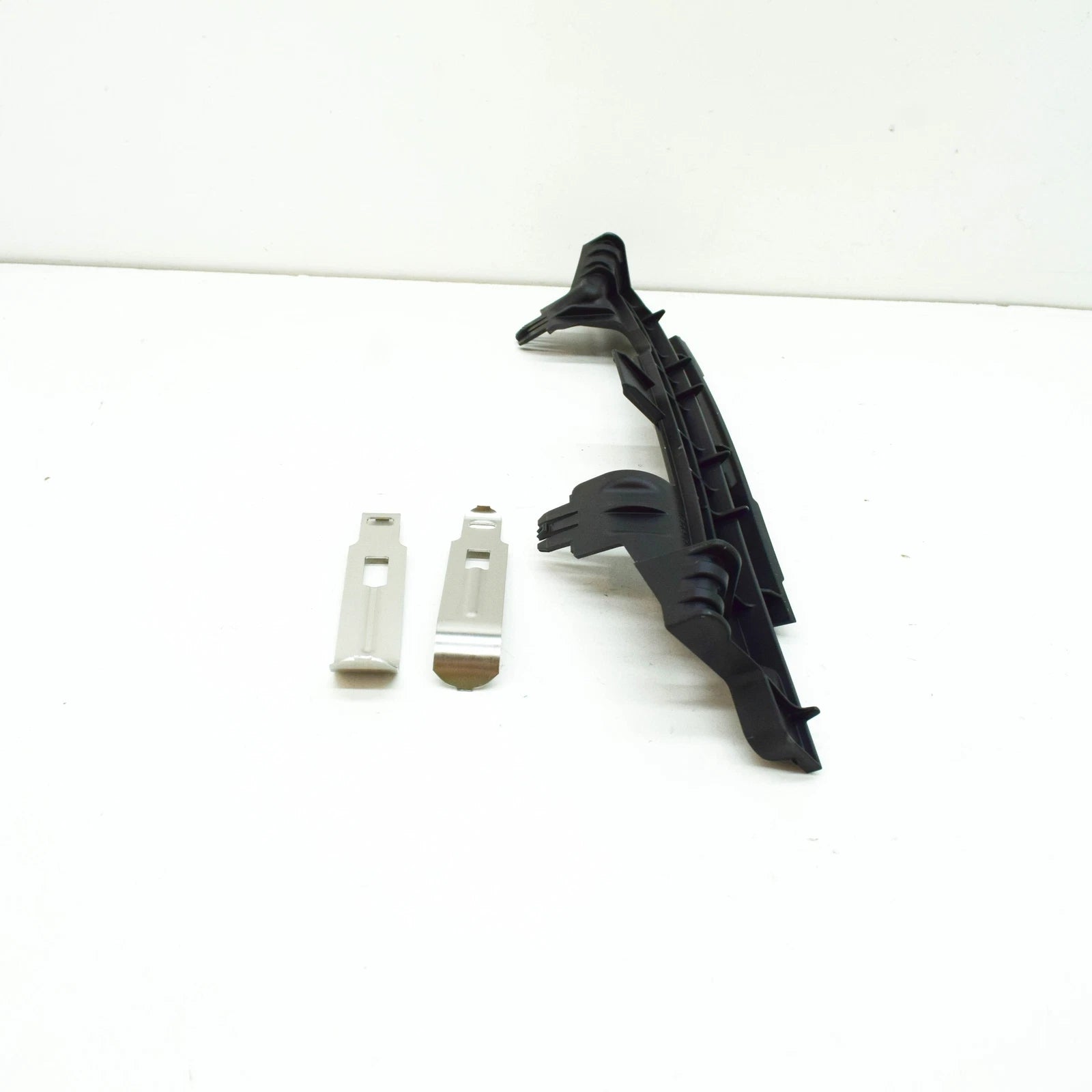 NEW BMW 6 GRAN TURISMO G32 RIGHT HEADLIGHT BRACKET MOUNT 63117461890 ORIGINAL