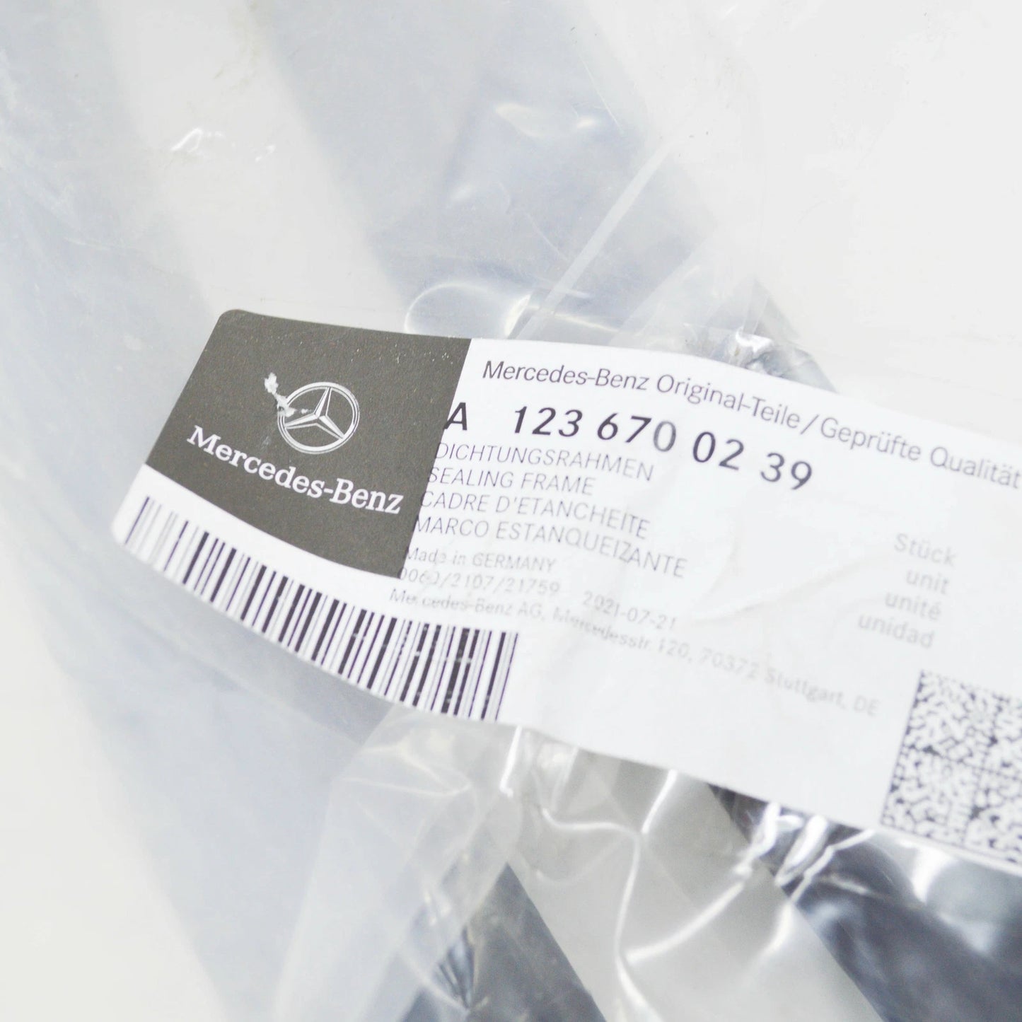 NEW MB SALOON W123 REAR WINDSHIELD WEATHER STRIP A1236700239 ORIGINAL