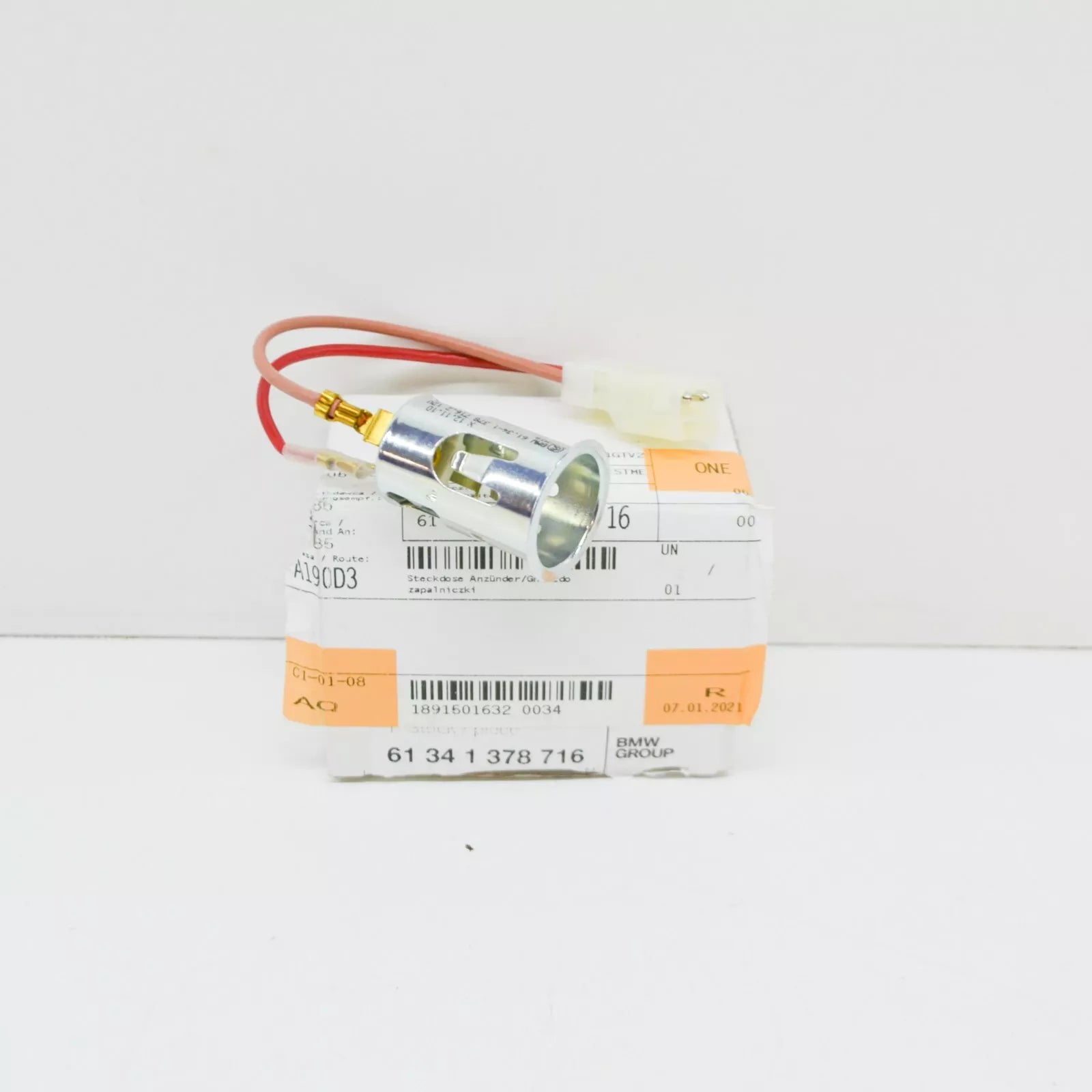 NEW BMW 8 E31 CIGARETTE LIGHTER PLUG SOCKET 61341378716 ORIGINAL