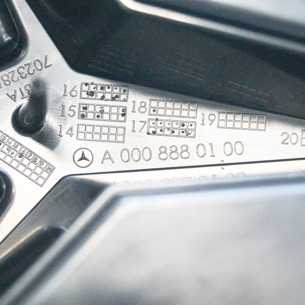 NEW MERCEDES BENZ E CLASS W213 RADIATOR GRILLE STAR BADGE A0008880100 ORIGINAL