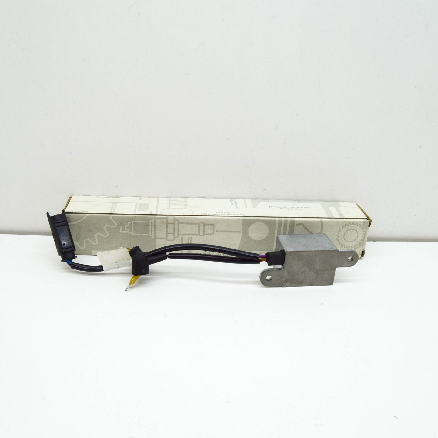 NEW MERCEDES-BENZ SL AMG R230 FUEL PUMP CONTROL UNIT A0025408945 ORIGINAL