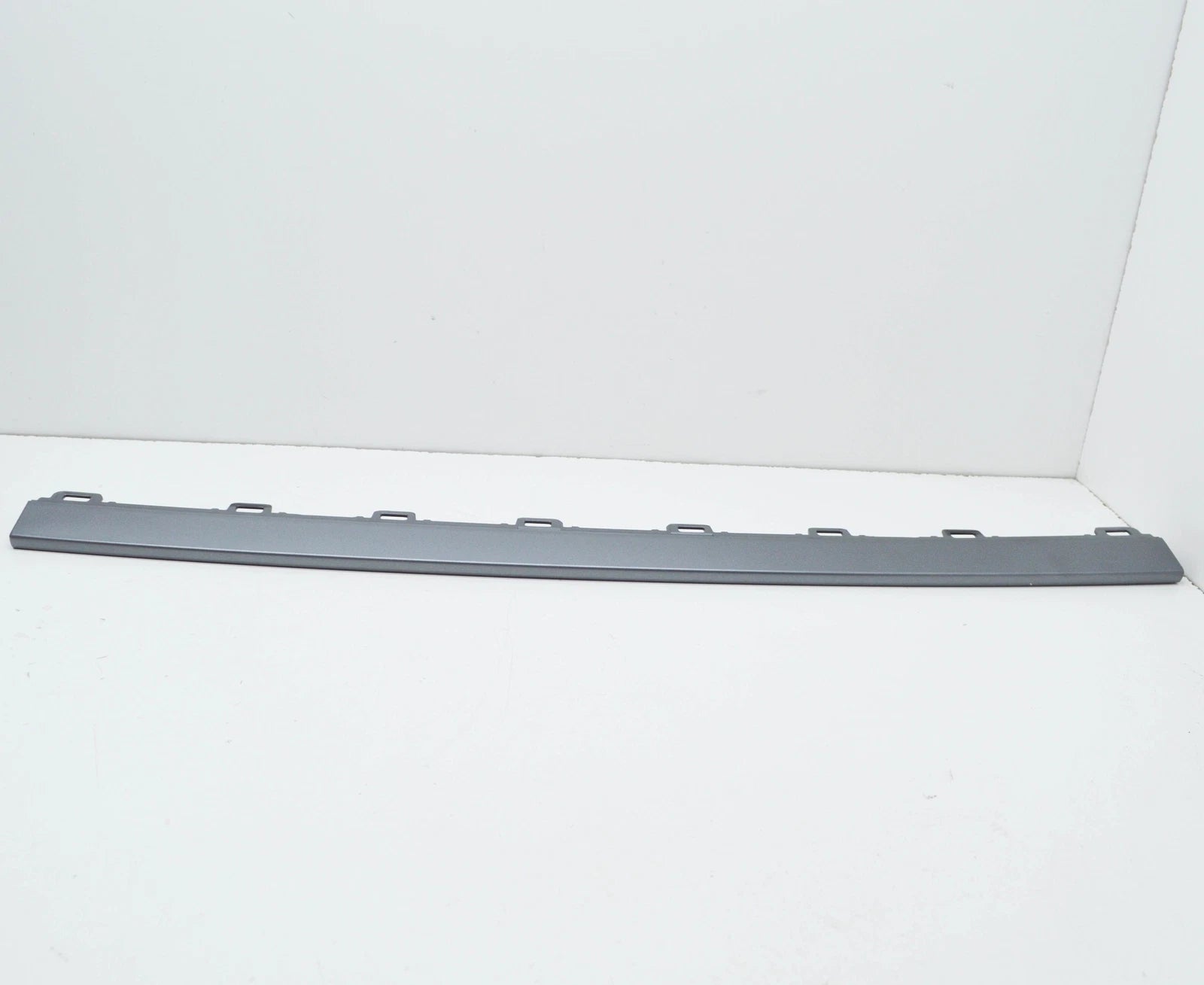 NEW AUDI A1 SPORTBACK GBA REAR BUMPER CENTER MOLDING 82A8076441RR