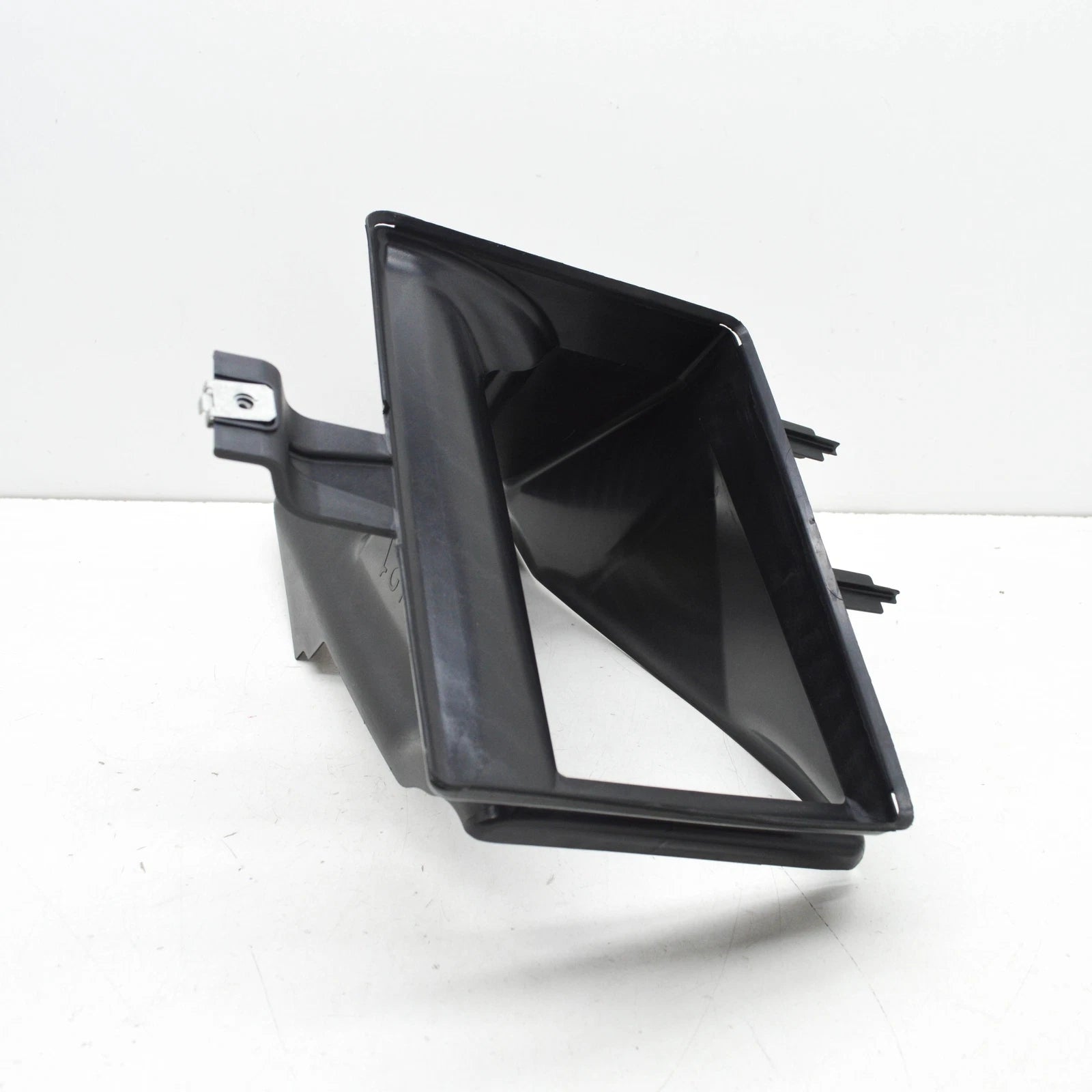 NEW BMW 3 G20, G28 FRONT LEFT RADIATOR AIR DUCT 51748071399 8071399 ORIGINAL