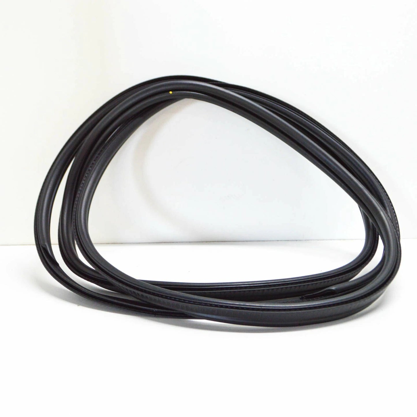 NEW MERCEDES-BENZ TAILGATE REAR DOOR SEAL A6397410580