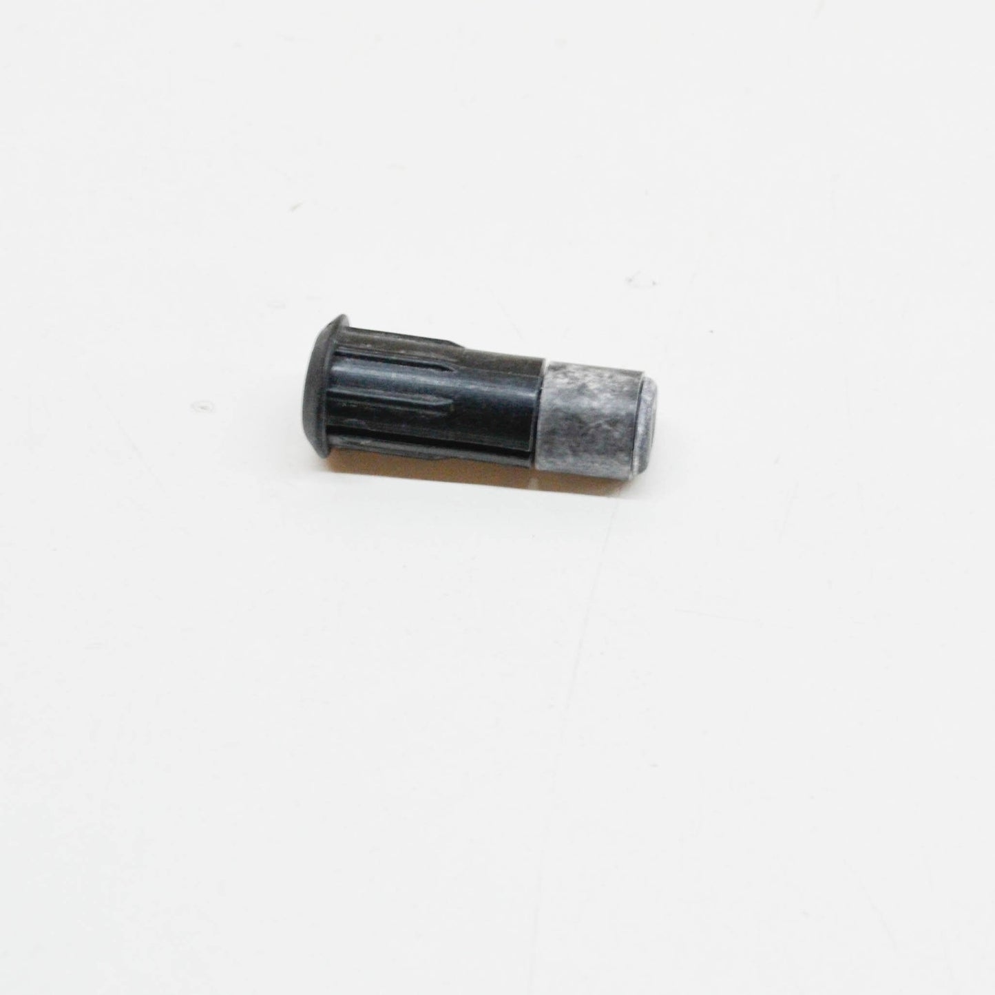 new mini cooper r56 parcel shelf stud with rubber sleeve 51467295501 original