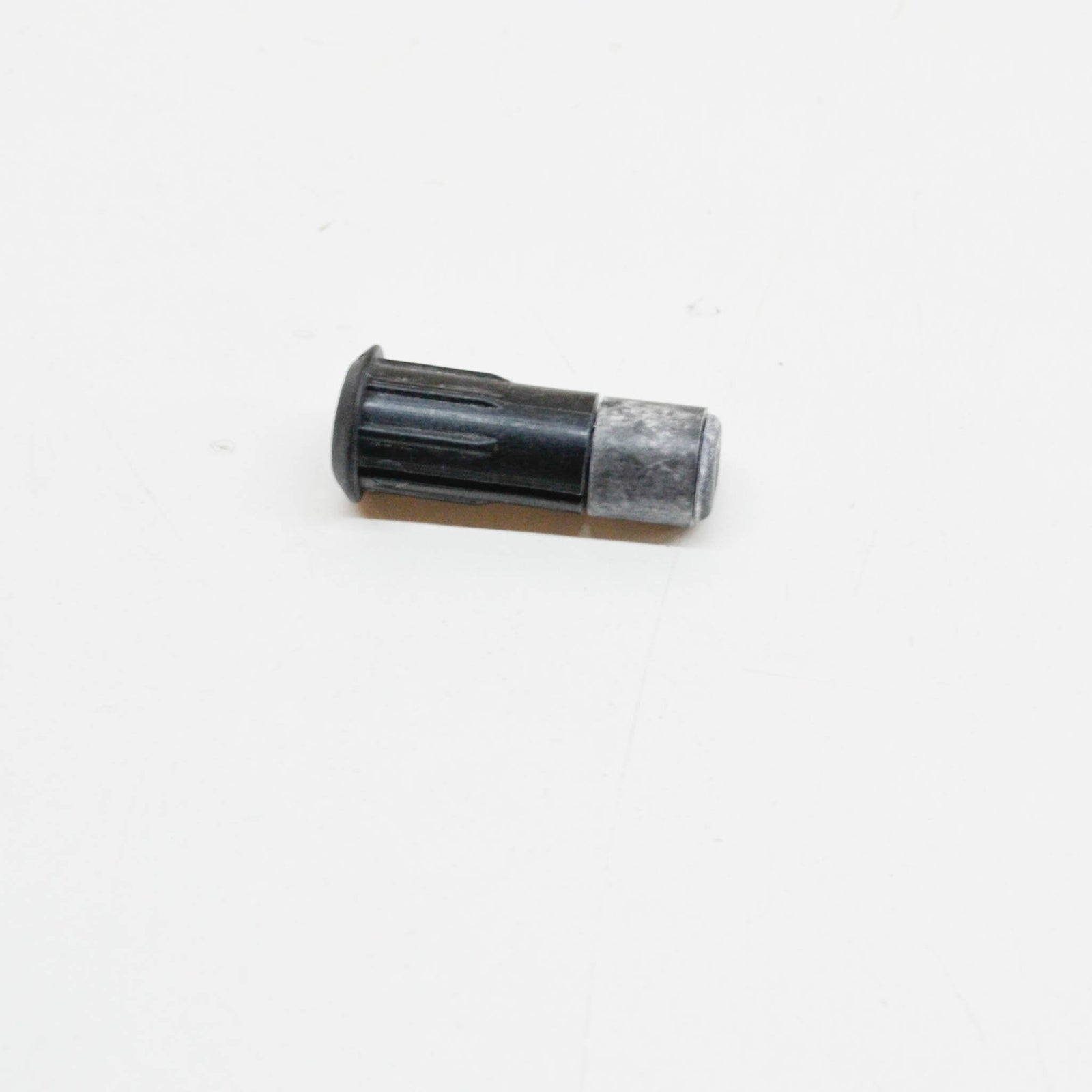 new mini cooper r56 parcel shelf stud with rubber sleeve 51467295501 original